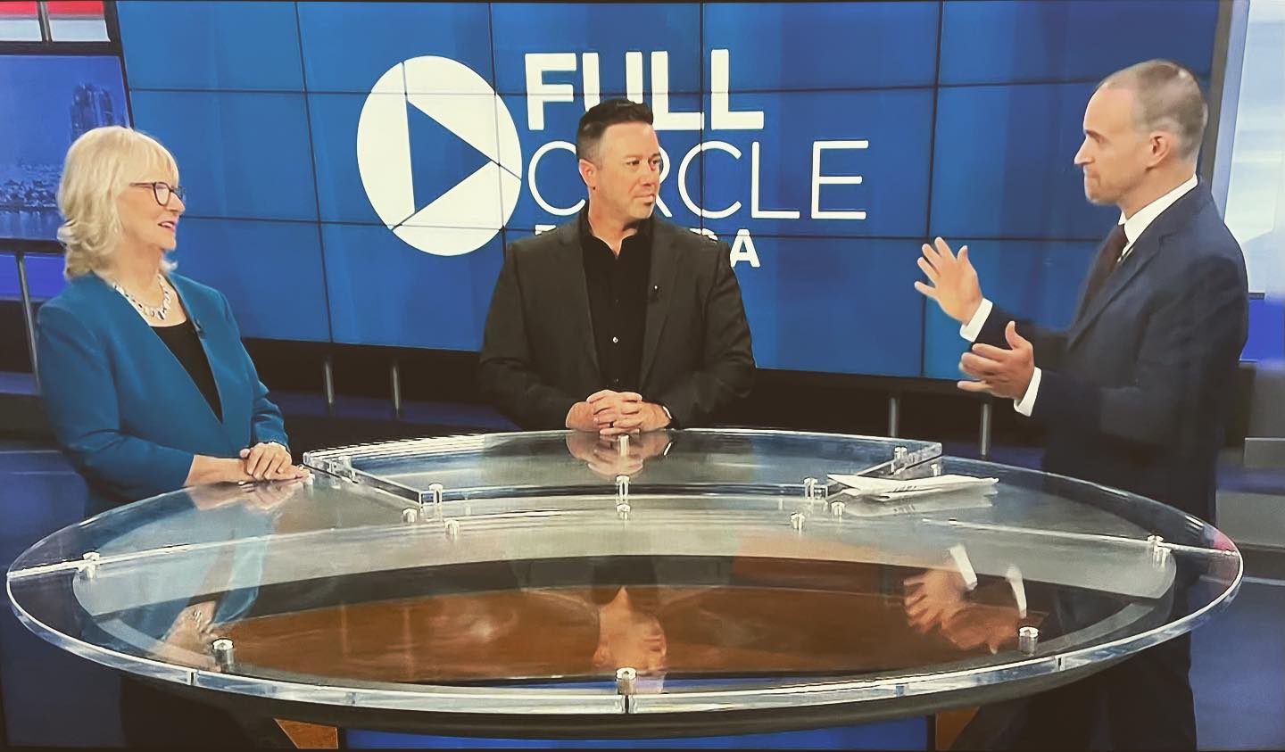 Here are a few pics from my recent appearance on @abc_action_news with @lagronejournalist. Always nerve-racking being on a panel with my former USF professor Dr. Susan MacManus. I feel like she’s grading my answers 😬
(Pic #3 is tfw you’re about to make a 🤯 point)