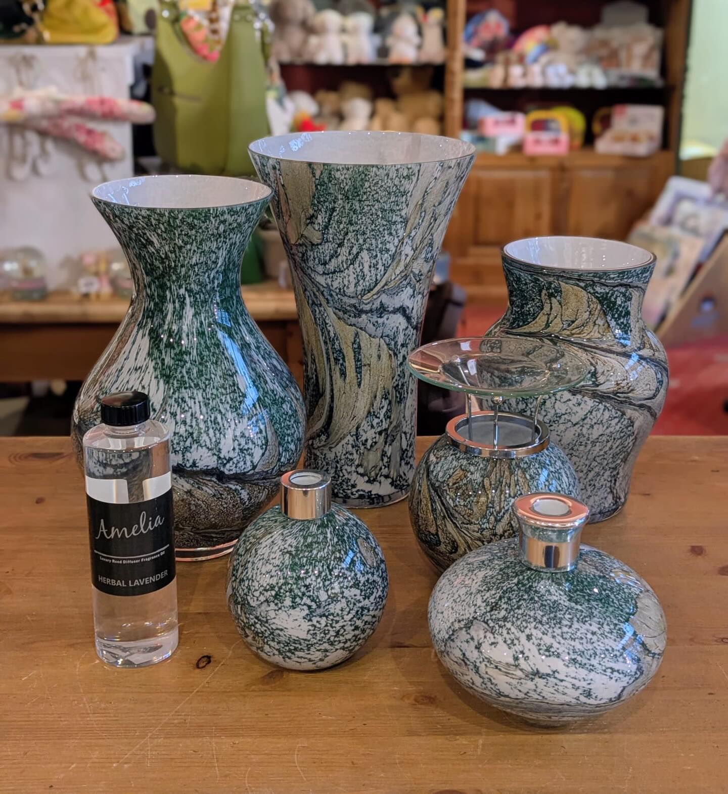 Lacking gift inspiration for what to get mum this Mother’s Day?🌸
Luckily, we’ve got new gifts available in our shop🤩✨
From home decor, to board games- we’ve got the fix🎁