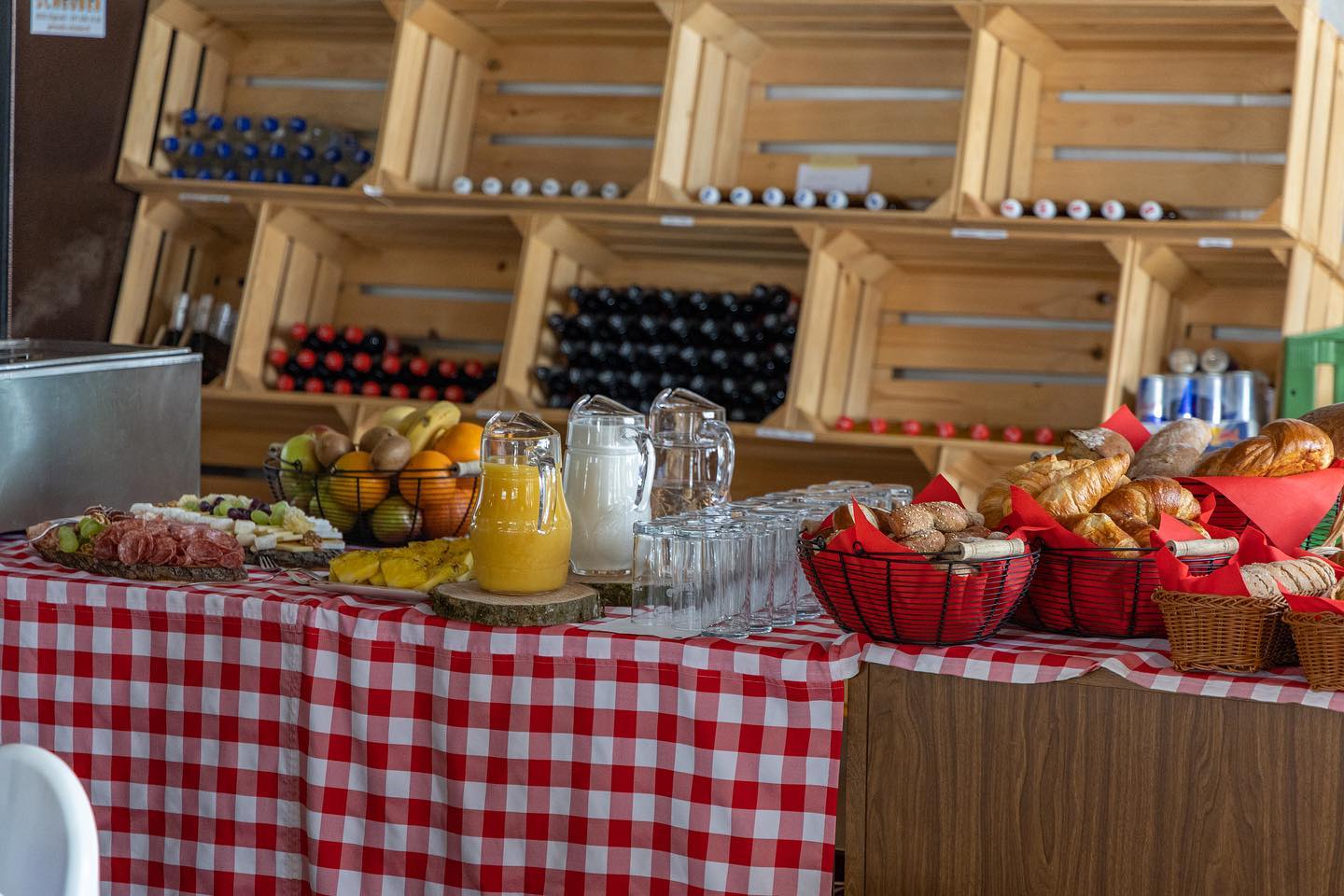 Anfangs April ging ein weiterer Event über die Bühne. Herzlichen Dank fürs Vertrauen & ein grosses Dankeschön ans @berghotellangis für die tolle Zusammenarbeit!
#geburtstagsparty #60thbirthday #brunch #buffet #dessert #event #berghotellangis #eventmanagement #olivents #dankefürsvertrauen #obwalden #sarnen
📸 @ak_thecontentcreator