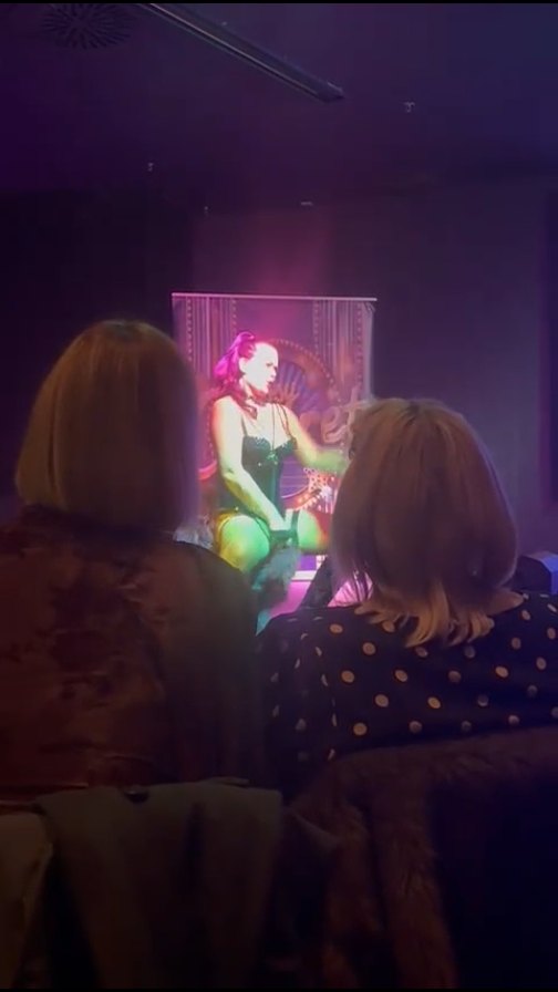 I smile when I remember that I've performed this in a church 💒
What's even better is that I'll be doing it again soon 💃
#CosyCabaret #ManchesterBurlesque #AlternativeShowgirl