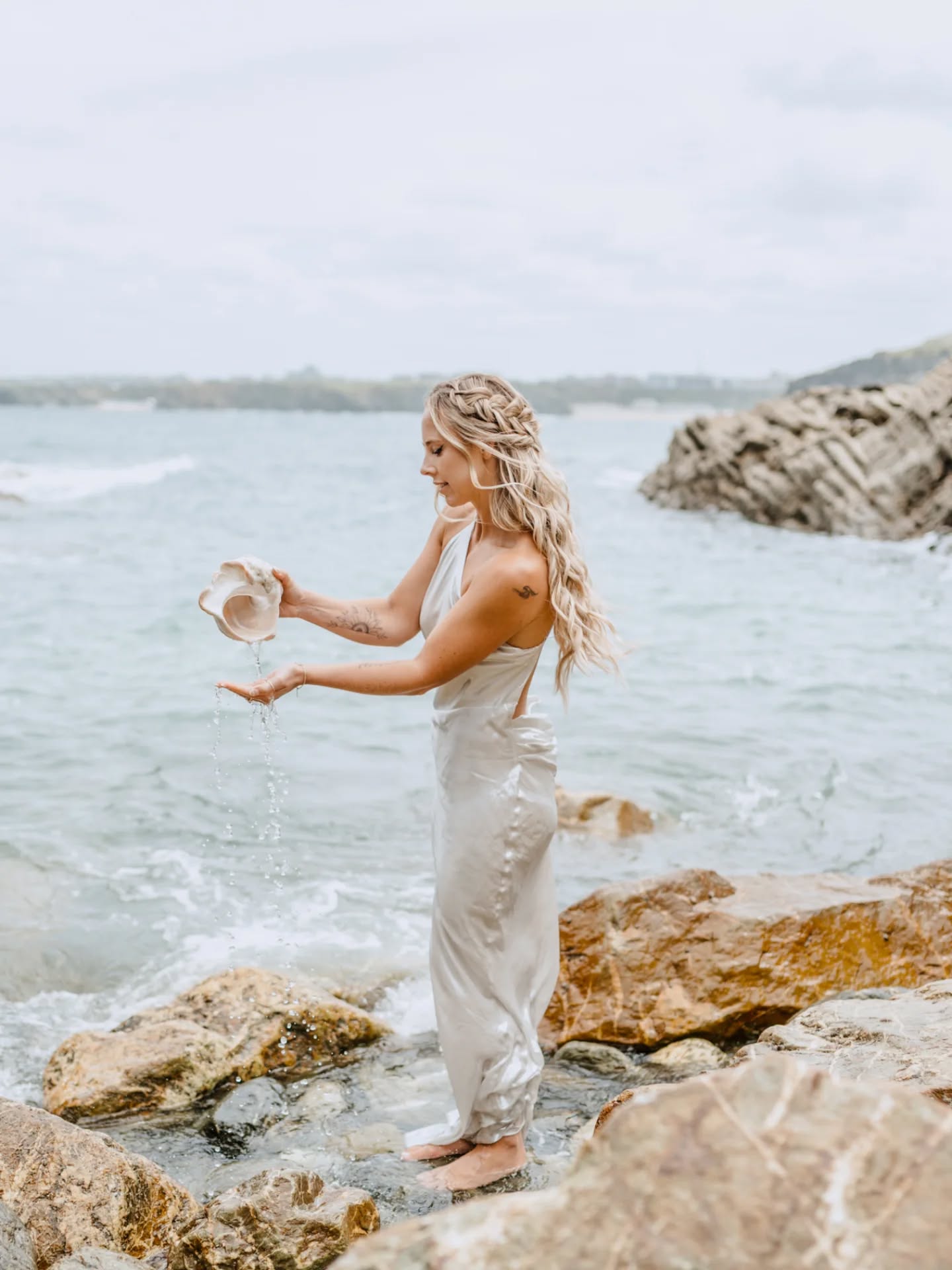 Be the mermaid bride you deserve to be ๐ง๐ผโโ๏ธโจ
Here you will find nothing but beachy waves and surfy braids...๐
Turning you into a stunning mermaid for your most special day, is my love language ๐
Dive into my DMs to see if I'm available for your wedding day, Becca x ๐ง๐ผโโ๏ธ
P.s I offer a hair extension hire service which other brides are taking full advantage of for these beautiful boho hairstyles. Feel welcome to ask me about this - it makes your planning even easier ๐ฅฐ
#cornwallweddinghair
#devonweddinghair #beachweddinguk #bridalhairdevon #bridalhaircornwall