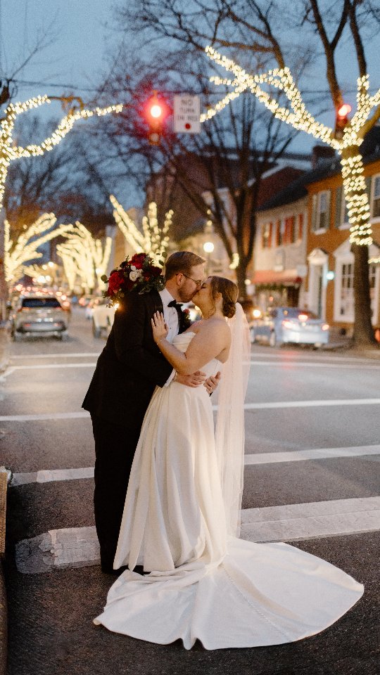 Sleeping Bee Designs wears many hats but when it comes down to it, we want to be a part of your vendor team.
We offer coordination, planning assistance, monthly meetings, design, and rentals.
That's it y'all. That's all we have for you today 😂
Cover photo @vanessabennishphotography
Content @kdhmediagroup
Venue @attaboybarrelhouse