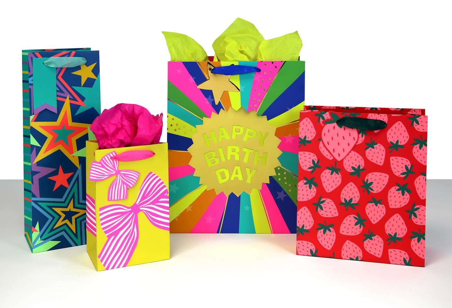 Feeling like we all need sunshine and smiles right now…. Our everyday range bags really hit the brief 😎
.
#springissprung #sunnydays #beergardens #happydays #feelthelove