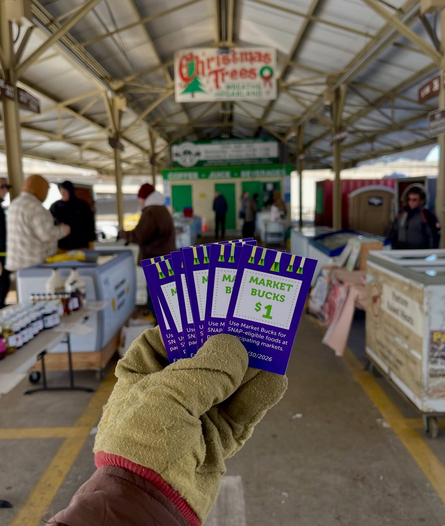 Good morning market enthusiasts! ☀️
Minneapolis Farmers Market vendors are ready for you to swing on by and pick up some local goods for the week ahead. We also wanted to offer a friendly reminder that there are only a handful of markets left to spend your winter Market Bucks at before we transition to the regular season’s bucks.