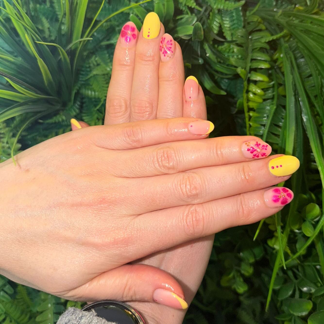 Spring is officially at our fingertips 🌸💛✨
Senior Beautician Jemma has created the ultimate spring-ready nail set featuring a mix of fresh, playful designs. Think sunny yellow statement nails, delicate pink floral art, cute dotted details, and soft nude bases with pastel tips for that perfect seasonal glow.
From bold buttercup yellow to vibrant pink blossoms, every nail is a little piece of spring 🌼🌷 Bright, fun, and full of colour — just how we like it!
Ready to bloom this season? 🌿💅