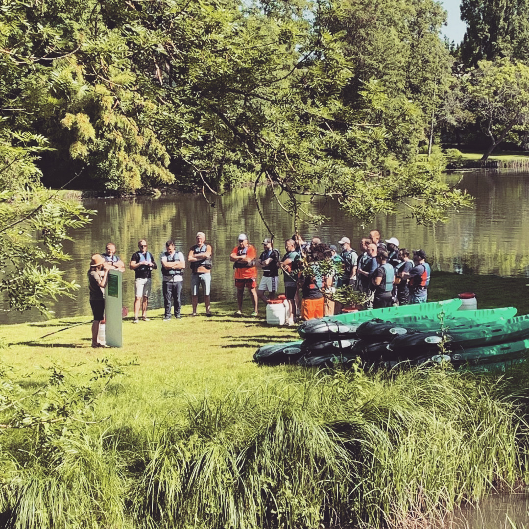 🌝Une belle journée de cohésion pour l'entreprise @ghmeclatecbv ! 🚣
Du soleil, du canoë et un buffet le midi pour prolonger le plaisir d'être ensemble !
Pensez à réserver votre teambuilding canoë entre collègues. Contactez nous au 06.21.09.37.50 ou sur contact@apikopa.fr
#apikopa #teambuilding #nature #seineetmarnevivreengrand #biospheregatinais #cohesion