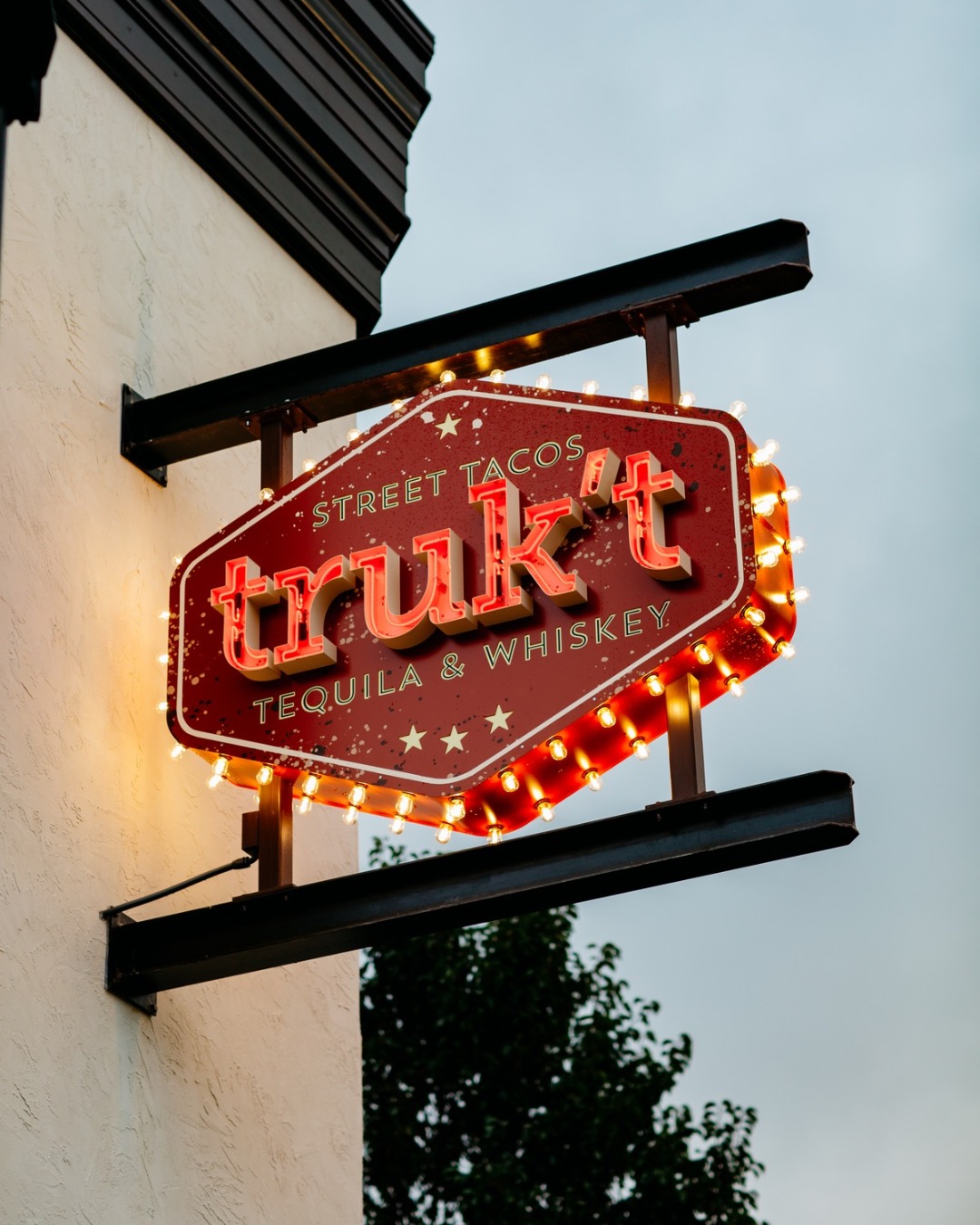 Road’s closed. We’re OPEN. 🌮🍹
Grand Ave is closed between State and Pleasant through early May. No parking or driving on Grand. Pedestrian access only.
Enter at Pleasant and Grand. If that corner is blocked, use the side door on Pleasant.
SWIPE for the map and stay tuned for updates.