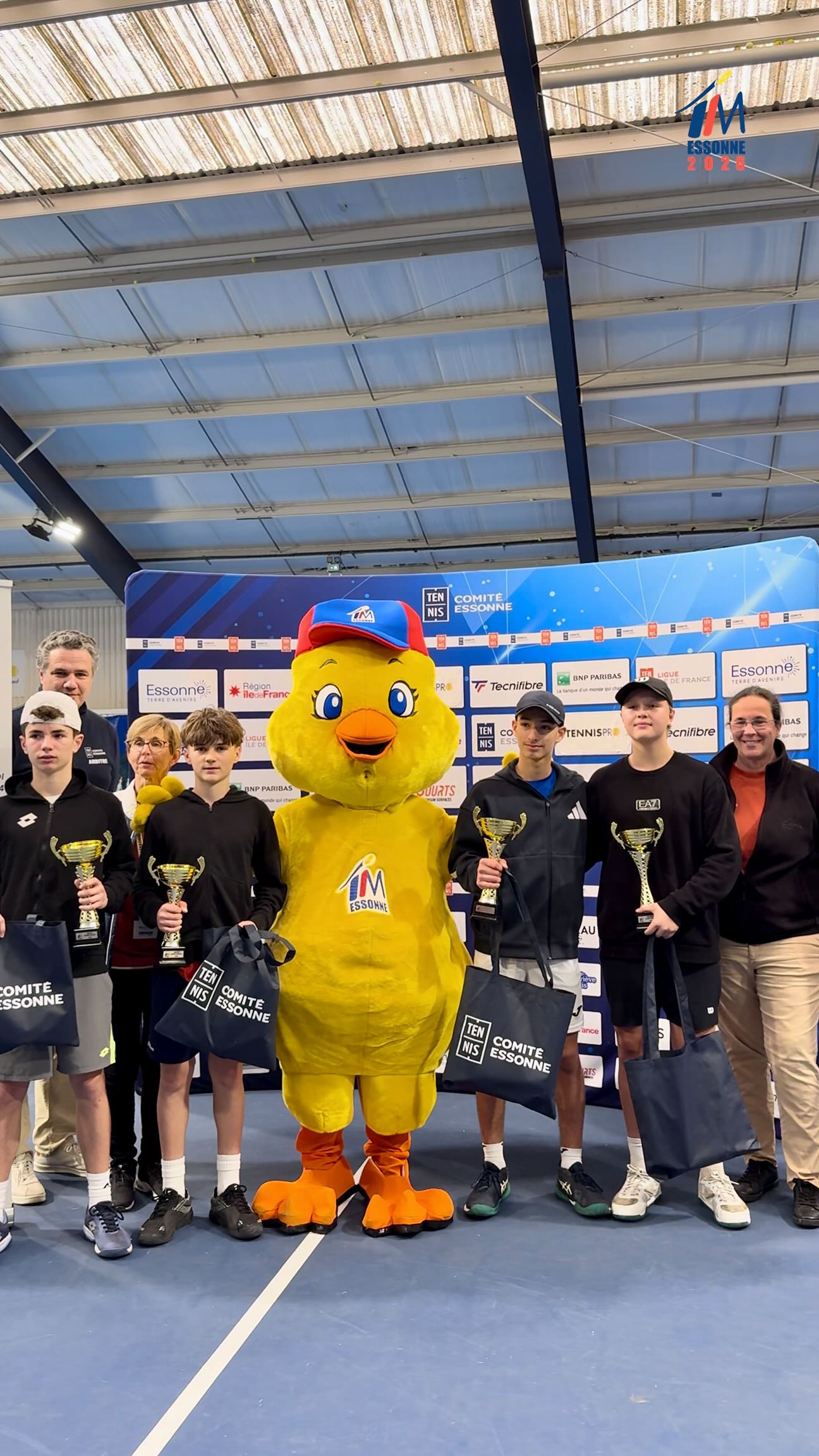 Aujourd’hui se jouaient les finales des consolantes filles et garçons ainsi que les finales des doubles filles et garçons. 🎾
🏆 Consolante filles : Giorgia Lanza
🏆 Consolante garçons : Nicolas Lyam Basilone
🏆 Double filles : Nicole Kurylova & Kristyna Nikodymova
🏆 Double garçons : Anastasis Mosaikos & Adam Napari
Bravo à toutes les joueuses et tous les joueurs pour ces belles finales ! 👏
#tennis #tennisplayer #timessonne #final #trophy