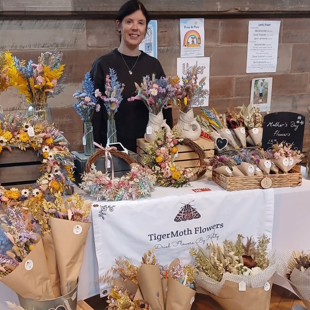 Big thank you to @mossleyhillmakersmarket for having me today always a lovely day 😊
Thank you to all my fab customers for supportimg my small business.🧡💛❤️
#mossleyhill
#liverpoolflorist
#liverpoolflowers