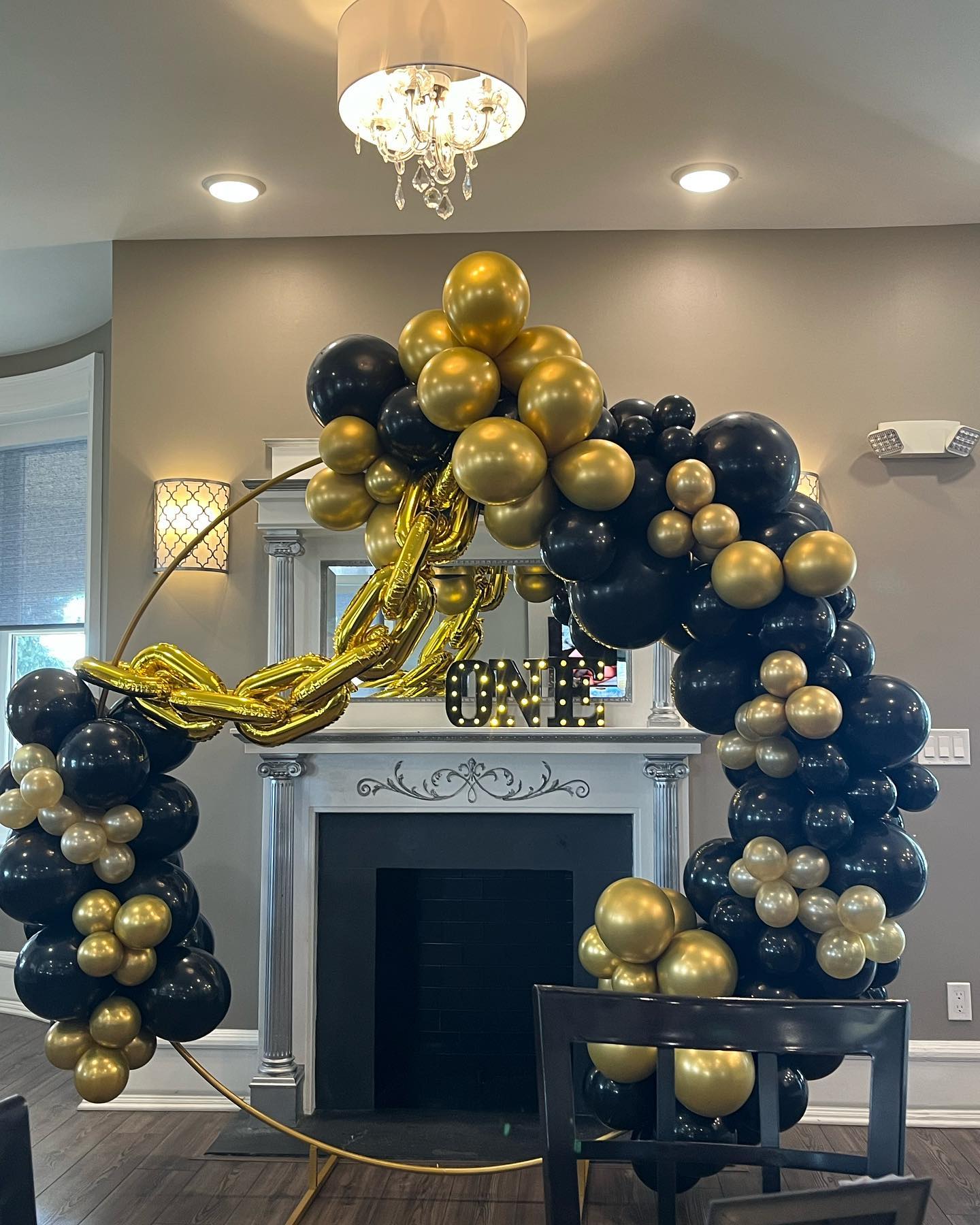 Shouting happy 1st birthday to baby Brian! You are the notorious ONE! “If you don’t know, now you know”. Such a cute baby theme! #happybirthdaytoyou #conshohocken #notoriousone #babybirthdayparty #1stbirthday #eventspace #90srap #party