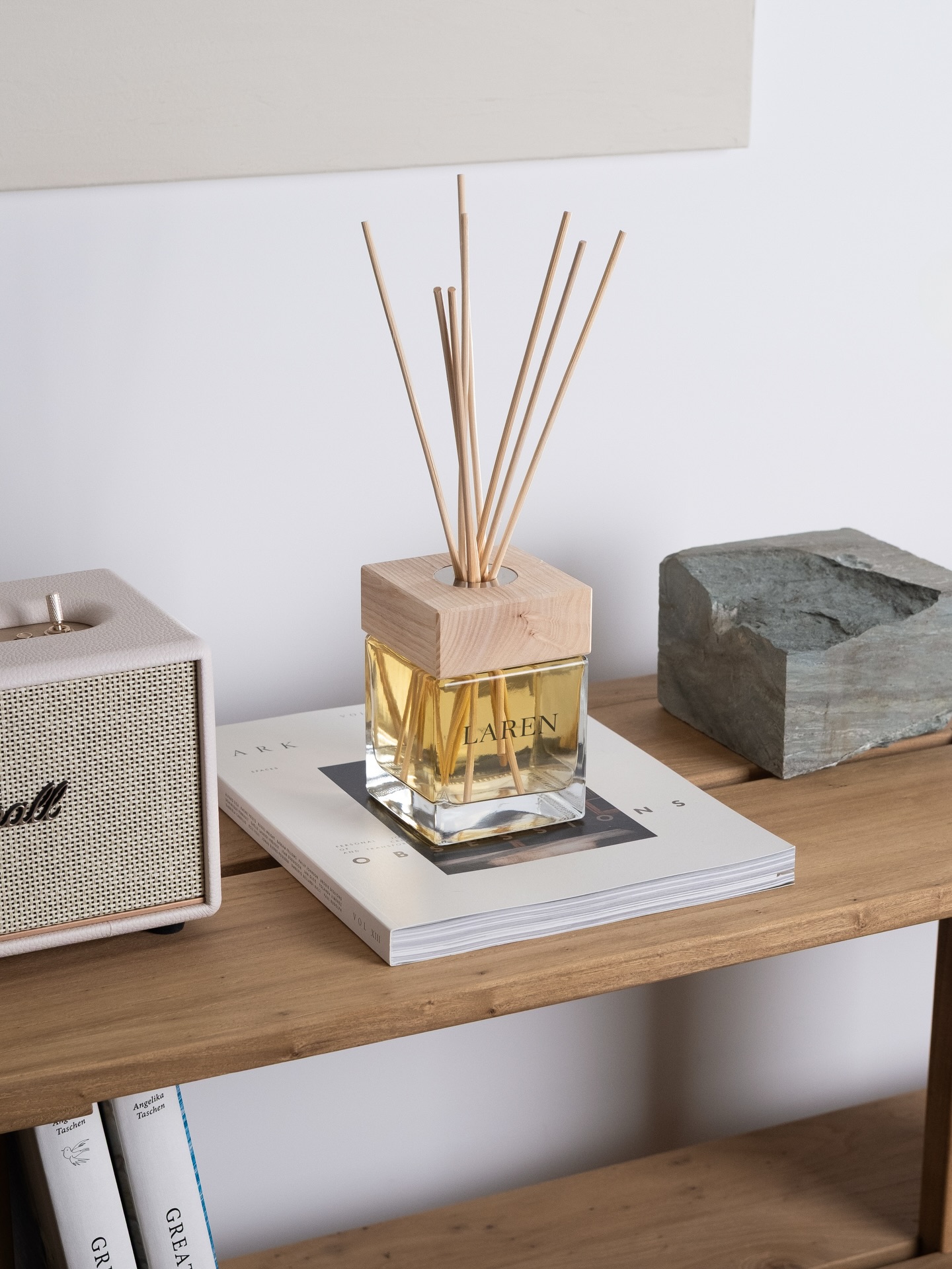 Turn every room into an experience that can be felt. ✨
Our fragrances are conceived and developed exclusively in-house, ensuring a level of creativity and control that defines our identity.
Discover our reed diffusers in a curated selection of sizes, each presented in a beautiful glass bottle with bespoke customization options, allowing you to create a signature piece that reflects your style as elegantly as it scents your space.