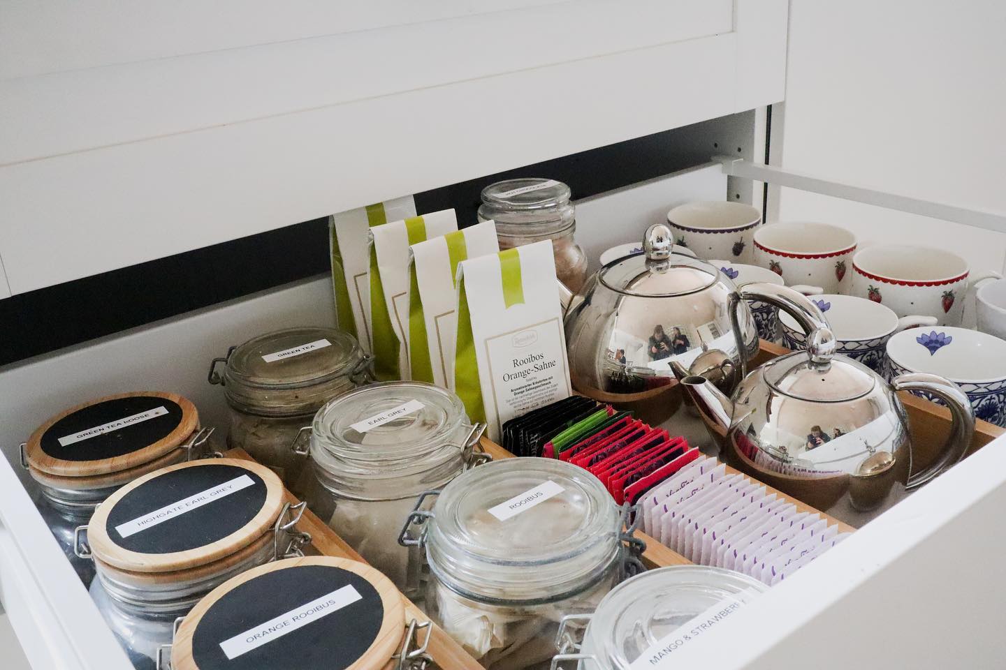 Swipe for the before! ✨
This tea drawer was so much fun to organise. We used extendable drawer dividers and jars to create a drawer that was not only beautiful but easy to navigate too. Loose leaf teas were separated from bagged teas and there was room for the teapots next to the cups too.
A total dream for any tea lover!
#wedeclutter #professionalorganiser #organisation #decluttering #declutter #teastorage #pantryjars #pantryorganization #organization #organisedhome #organisedlife #tealoversofinstagram #homesweethome #kitchenorganisation #kitchenorganization
