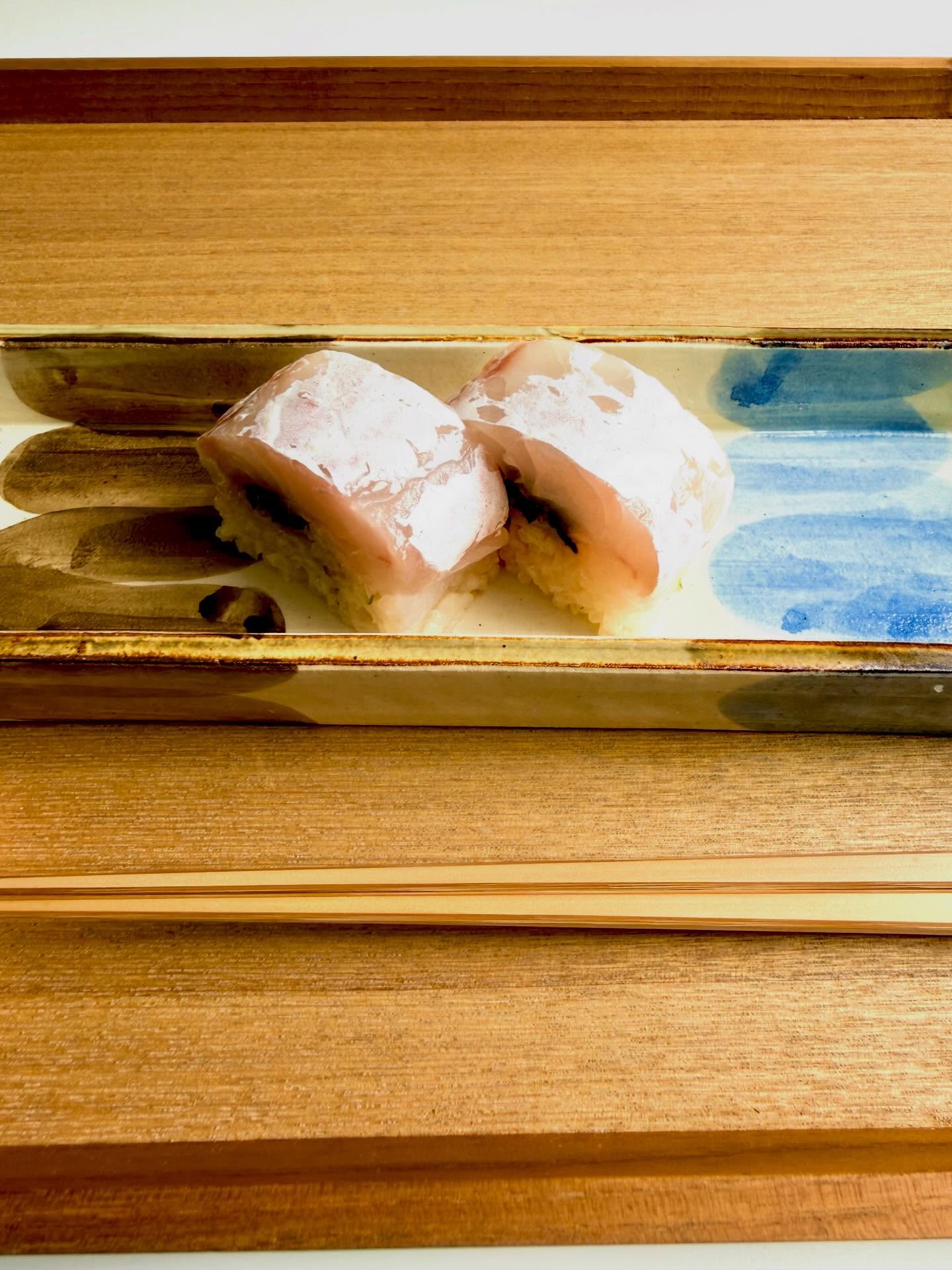 Alfonsino Bou-sushi.
Lightly cured alfonsino pressed over seasoned rice.
Between the fish and the rice sits a thin layer of shio kombu, finished with a touch of lime zest.
A balance of delicate sweetness, umami, and gentle citrus.
#omakasekobayashi