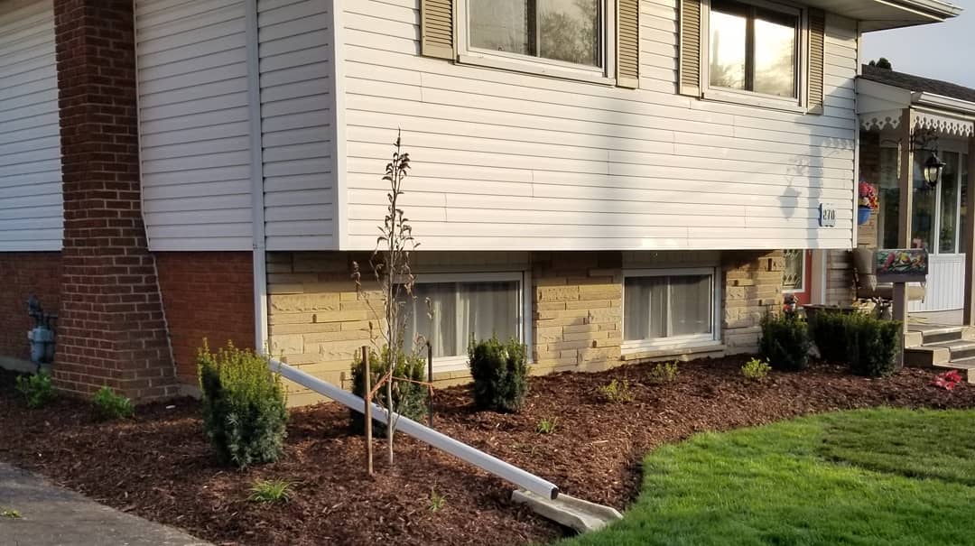 My dear sister turned 68 today and Bill came up with the best present. Rip out the old garden and install a new low maintenance landscape. She's pretty amazing and we were so happy to do this as a family for her ❤❤