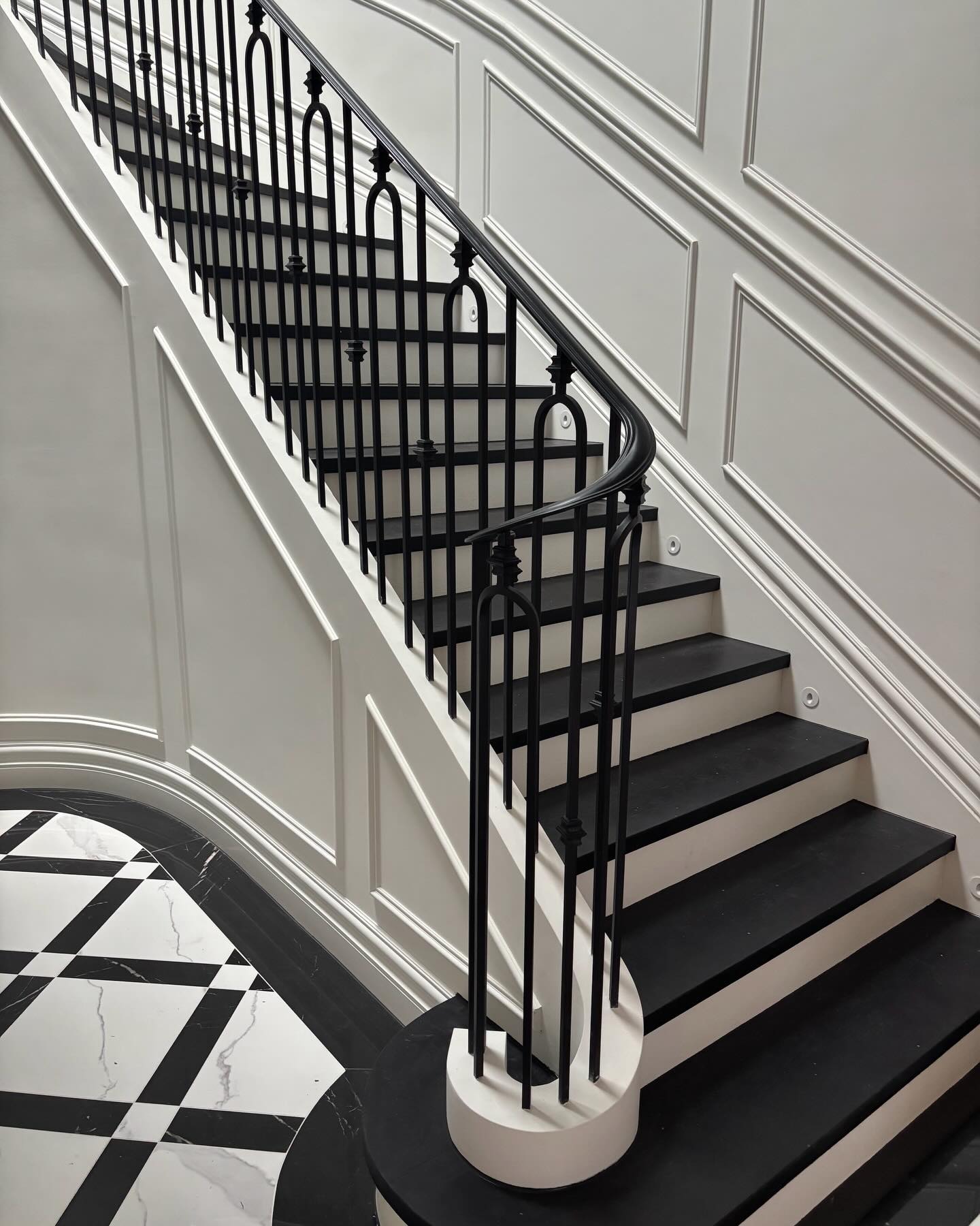 Curved Iron Stair Railings.
# Ortenburg Interior Design. Simple Design w. Oval and a knuckle.
