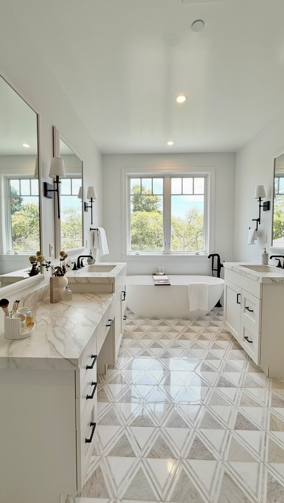 Some bathrooms have more potential than you think.
You might have space for two vanities! 🌟
We designed one for him, one for her, and added a dedicated makeup area, making the space both functional and elegant.
Cabinetry: @bellmontcabinets | Icon door | Powder finish
Ready to upgrade your bathroom vanity? We design and supply cabinetry for remodels in San Diego 💛
#BathroomRemodel #VanityDesign #SanDiegoRemodel #bellmontcabinets #DreamBathroom