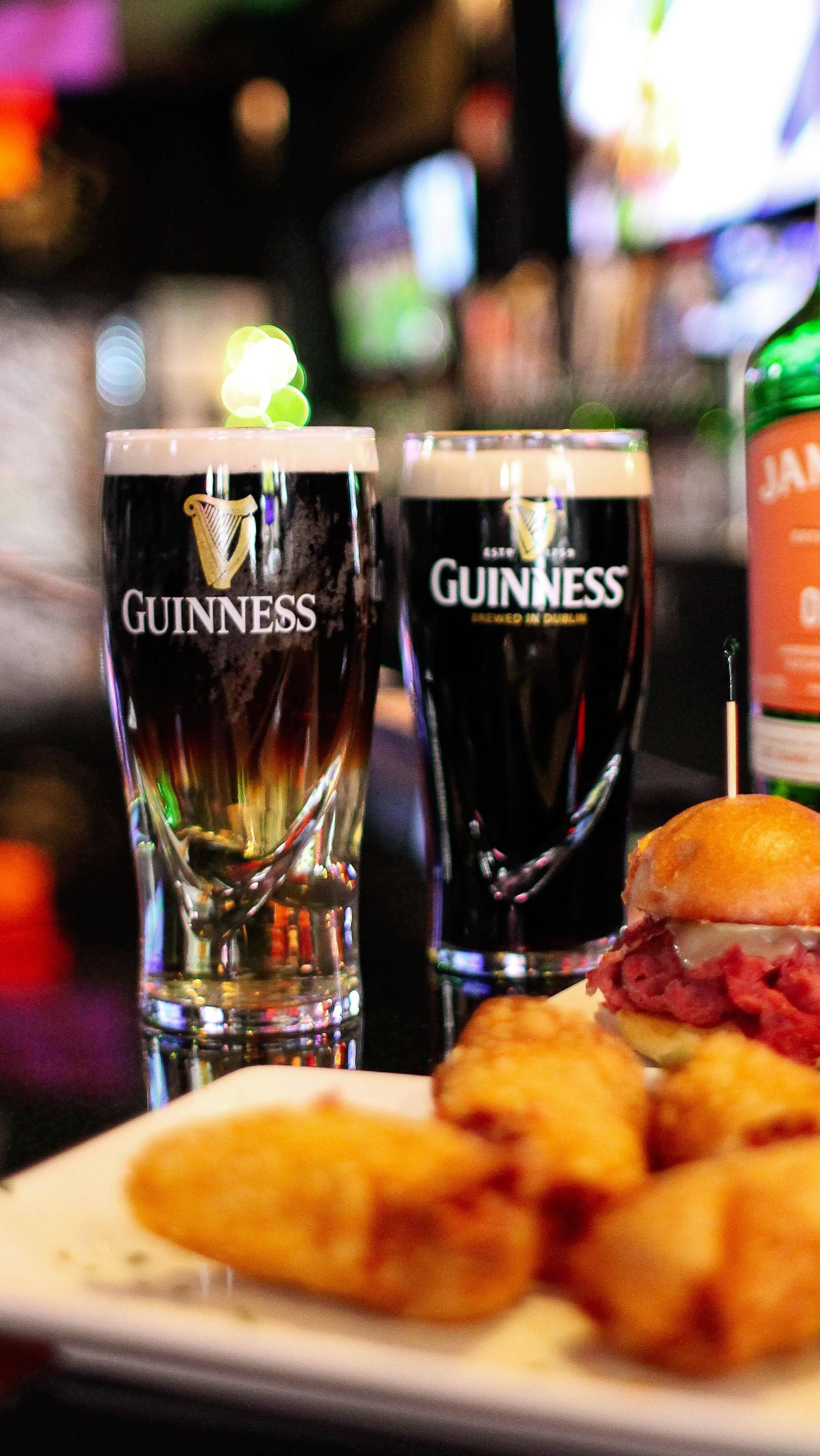 Our St. Patrick's Day menu is here๐บโ๏ธ
Available thru the 17th!
Reservations: www.pintselmhurst.com
#stpattysday #stpatricksdaymenu #elmhurststpatricksday #ruebeneggrolls #cornedbeefsliders