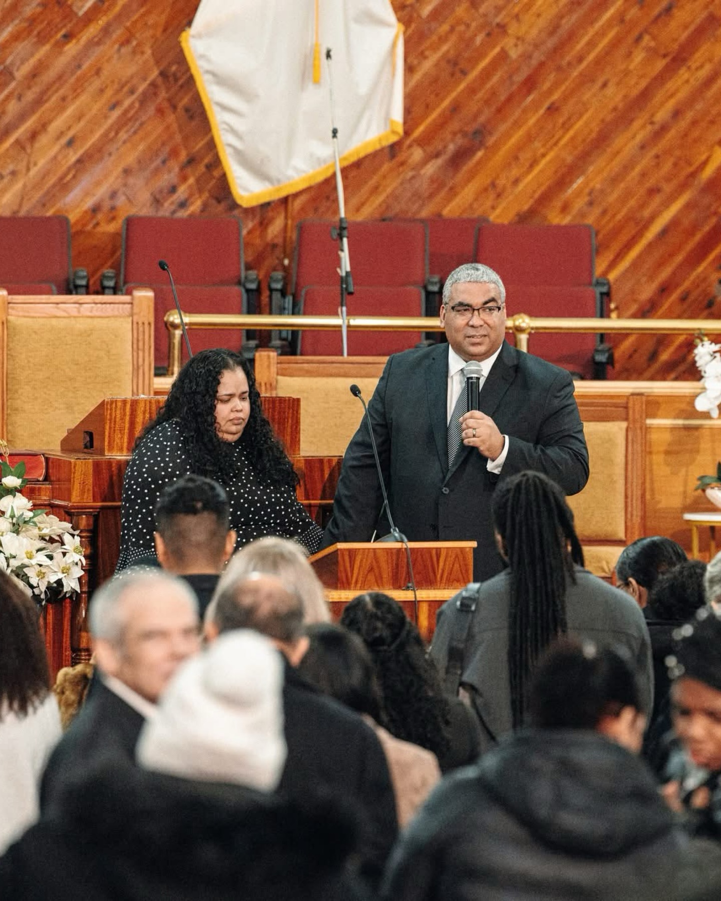 Recordando y Celebrando la Vida del Pastor, Rev. Cleofe Vargas - 03/08/2026
Después de 50 años de fiel ministerio, El Pastor Vargas partió a la presencia del Señor el 14 de Febrero del 2026
El Ministerio del Pastor Vargas ha tocado incontables vidas alrededor del mundo, y reconocemos que muchos desearán acompañarnos para honrar su legado.
“Pero confiamos, y más quisiéramos estar ausentes del cuerpo, y presentes al Señor. Por tanto procuramos también, o ausentes o presentes, serle agradables” (2 Corintios 5:8–9)