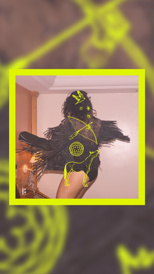 ⚡LANÇAMENTO⚡
“Sei Voar” — o novo single de Bruna Lucchesi @brunalucchesi_ abre as portas de um novo ciclo autoral. Composta em parceria com a poeta Lia Biserra, a faixa cria um universo de imagens e movimentos, onde a voz da artista conduz a travessia entre folk e poesia da forma mais visceral que se possa imaginar.
“Sei voar além do mar
sopro solto a me sustentar”
Disponível em todas as plataformas
LINK NA BIO. Salve na sua playlist e compartilhe ;)
***
🗂️ Ficha técnica:
Composição: Bruna Lucchesi e Lia Biserra
Produção Musical: Ivan Gomes @ivan.gomesss
Voz e Violão: Bruna Lucchesi
Guitarra: Vitor Wutzki @vitorwutzki
Baixo: Ivan Gomes
Bateria: Bianca Godói @biancagodoi91
Gravado e Mixado por: Ivan Gomes no Estúdio Lebuá
Masterização: Otavio Carvalho no Submarino Fantástico
Produção Executiva: Manuela Weitzman @manuweitzman
Capa: Marcus Braga @marcvsbraga
Foto: Camilla Loreta @camilla_loreta
Figurino: Heloisa Faria
Beleza: Leon Gurfein @leongurfein
Dir. Arte: Nicole Cahali @nicolecahali
Visualizer: Millena Rosado @millenarosado
Assessoria de Imprensa: @stella.lanches
| PEQUENO IMPREVISTO |
A&R: Otávio Carvalho @otaviocarvalho.ota
Vídeo: Otávio Carvalho e Pamela Prudente
Comunicação: Pamela Prudente @pam.prudente
Distribuição: Tratore @tratorebr
#pequenoimprevisto #lançamentomusical #BrunaLucchesi #folk #MPB