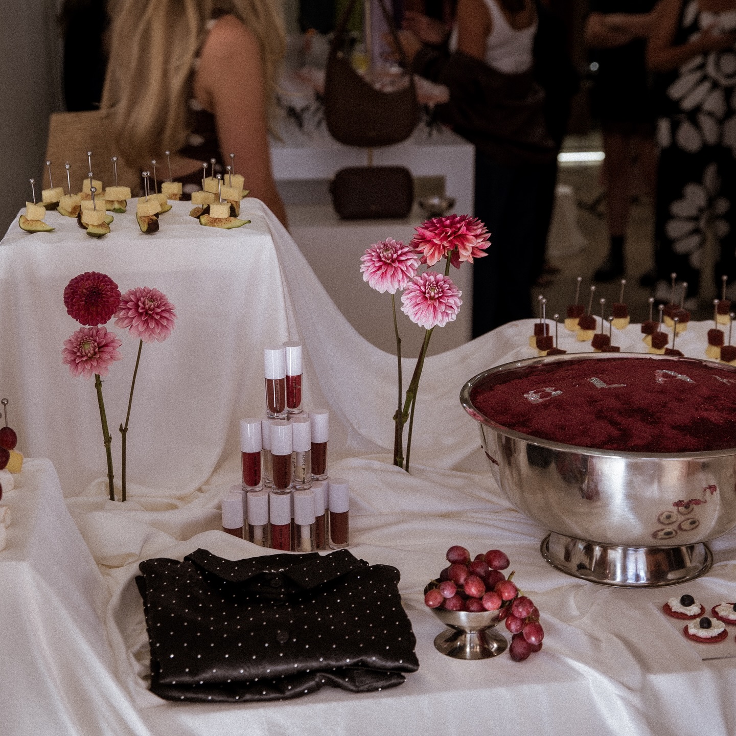 Last week’s event with @blakthelabel ✨
So special to have Max & Louie sitting alongside such a stunning collection.
Beauty by us
@maryestellemakeup + @theglowstudio.nz
Styling by @laura_lees_the_stylist_trade
Hair by @gatoloconz and @deciogelinski
Something sweet by @yomibowlsnz
@_aimee_d_ 🎧🎶