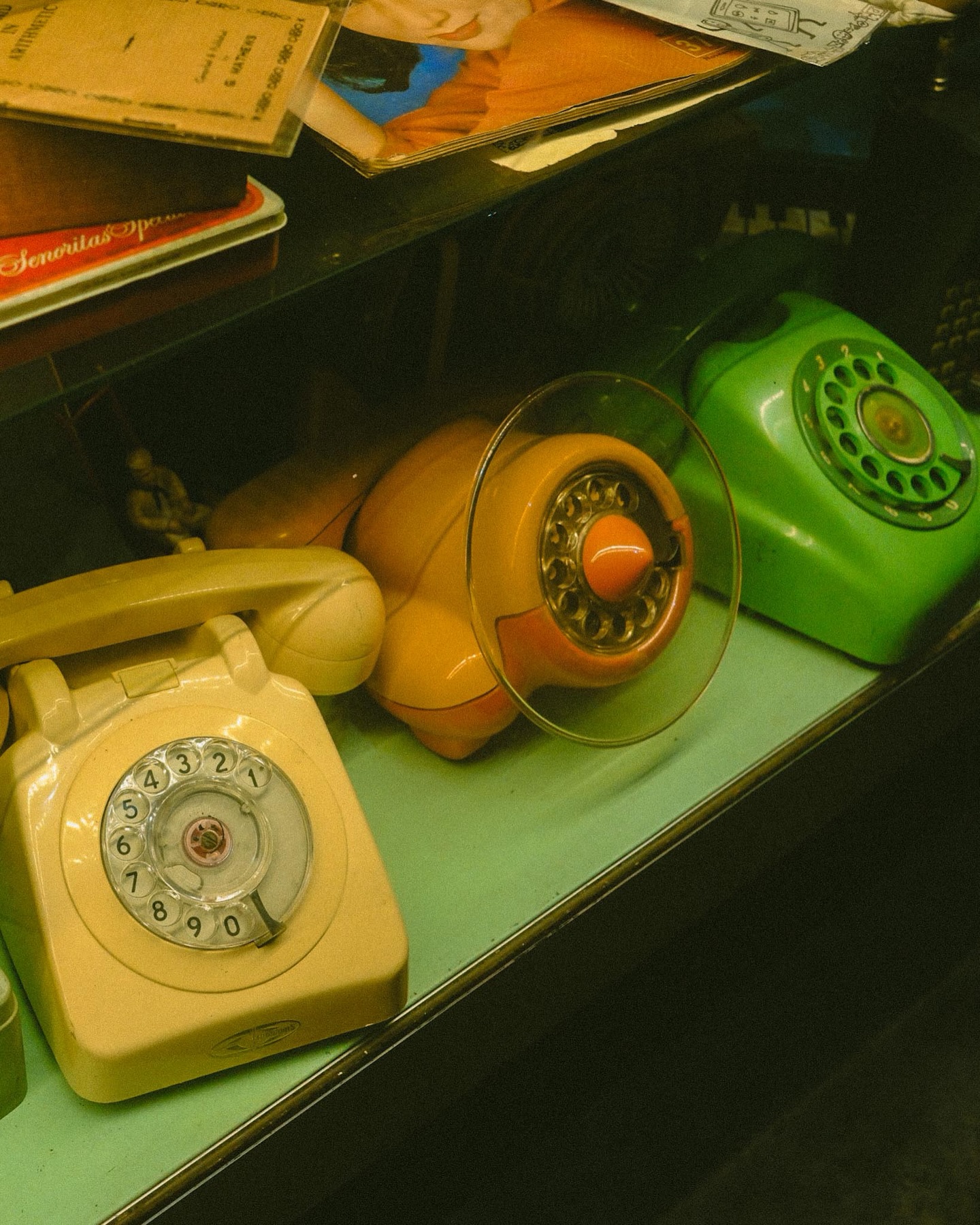 Before smartphones, there were these ☎️ Old telephones and little pieces of history tucked around The Coastal Settlement. Come wander, explore and stay awhile.