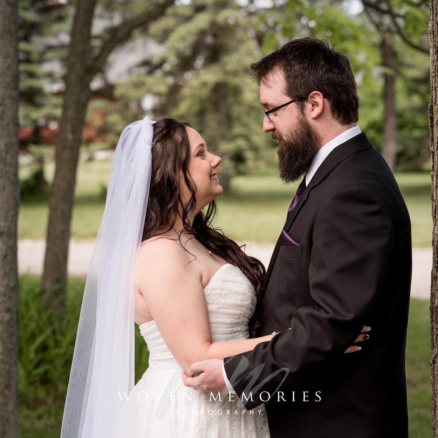 Angie and Darin are such a fun couple and it showed the whole day. It was so amazing to watch everyone laughing and enjoying their time together, especially with a full dance floor all night long! Thanks you two for letting us be a part of the fun. #indianaweddingphotographer