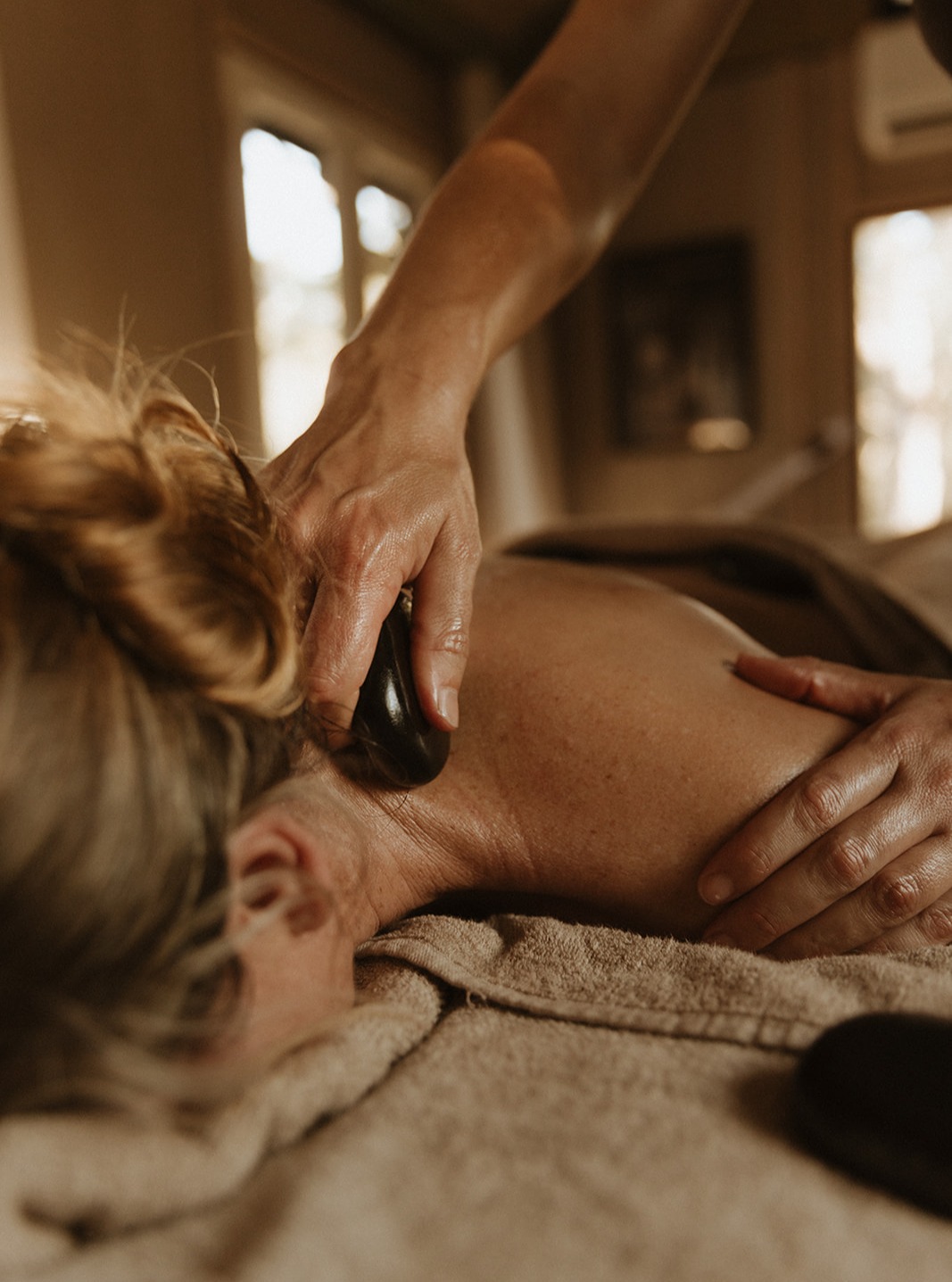 The most common muscle imbalances we see in Agnes Water....
We keep seeing the same muscle imbalances here in Agnes Water — tight necks, rounded shoulders and lower-back tension — not because people are doing something wrong, but because daily routines shape our bodies.
Do you recognise any of these patterns in your own routine? Have a read and learn how Reflect Mobile Spa can help.
https://wix.to/XqmiTgx #AgnesWater #MobileSpa #MassageTherapy