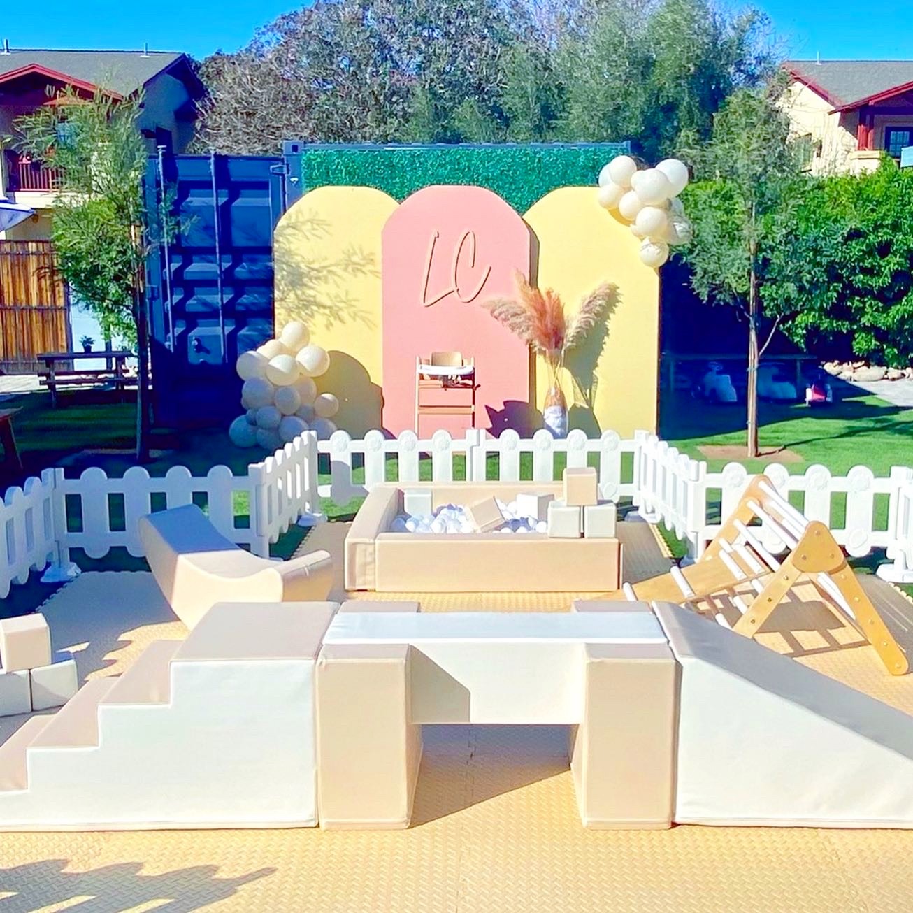A safe space for the birthday baby to celebrate their big day! Soft Play is always a big hit for special first birthdays. ๐