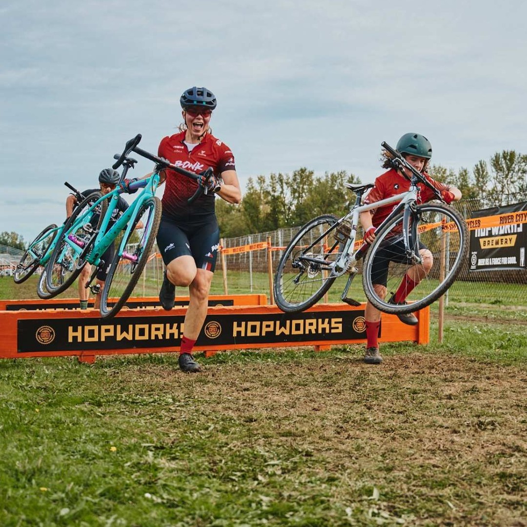 Opening weekend of @cyclocrosscrusade was a blast! Racing with friends makes the suffering a lot more fun 😍
Photo creds:
📷 1, 7, 10 @chloespritzphoto
📷 5, 6 @papatong
📷 3, 4, 8, 9 @jessica.bird1
📷 2 @wht2lip
#teamworkmakesthedreamwork #crossishere #cxishere #grit