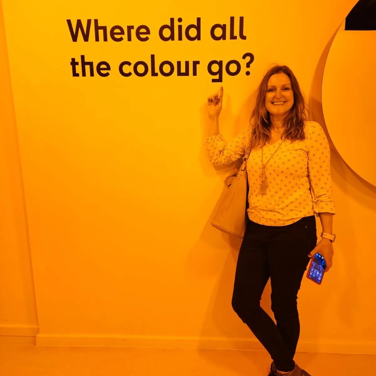 I thoroughly recommend @twist_museum for a wild journey through colour and perception..it's an interactive visual feast!
#colour #design #designer #graphics #visualcommunication #art #museum #colourjoy