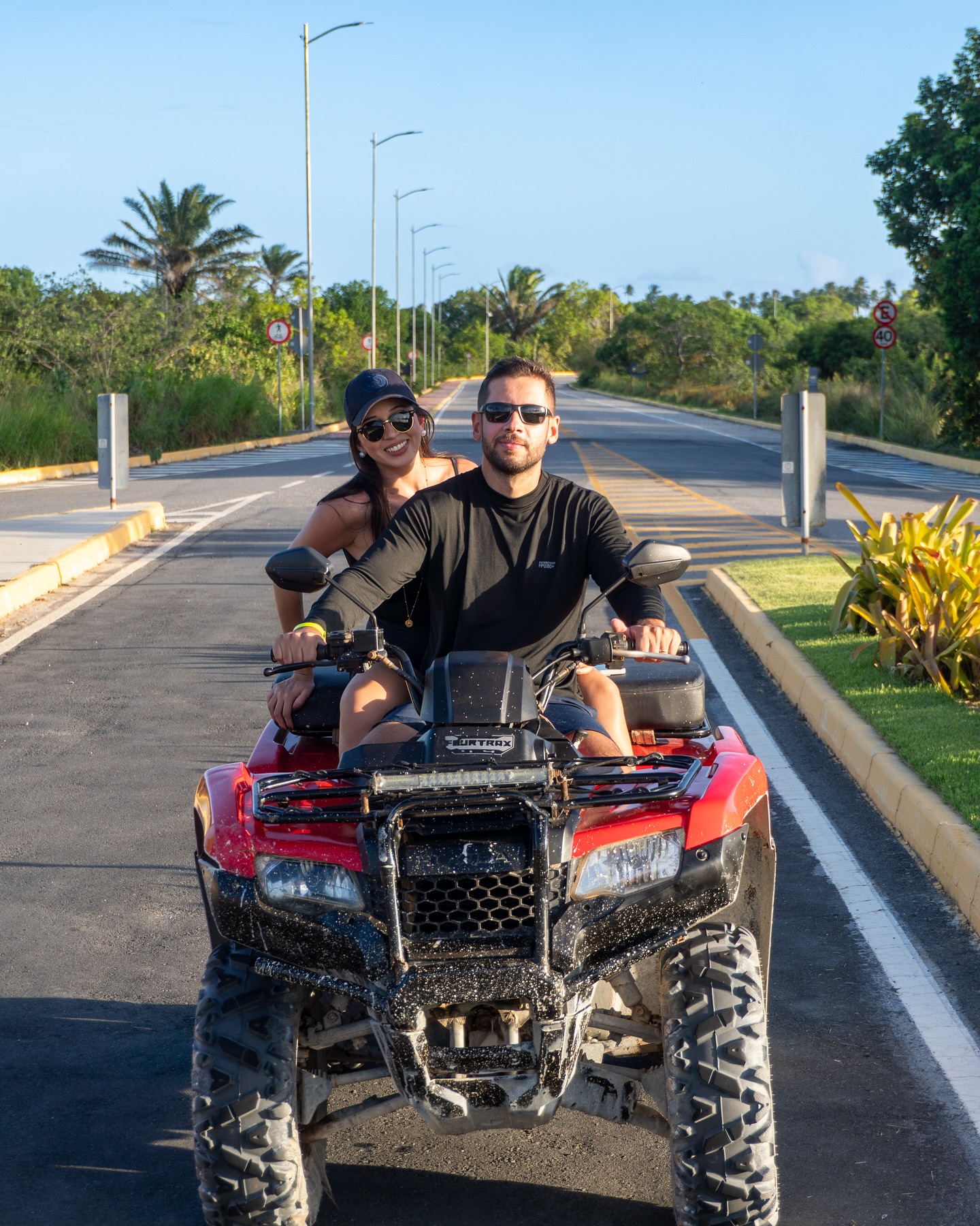 Passeio de Quadriciclo pela praia de Guadalupe, aventura, paisagem e momentos inesquecíveis juntos🏝️🌊☀️
#praiadeguadalupe #praiadeaveromar #passeiodequadriciclo #passeioemcarneiros #portodegalinhasbeach #averomarparadise #passeioemfamilia