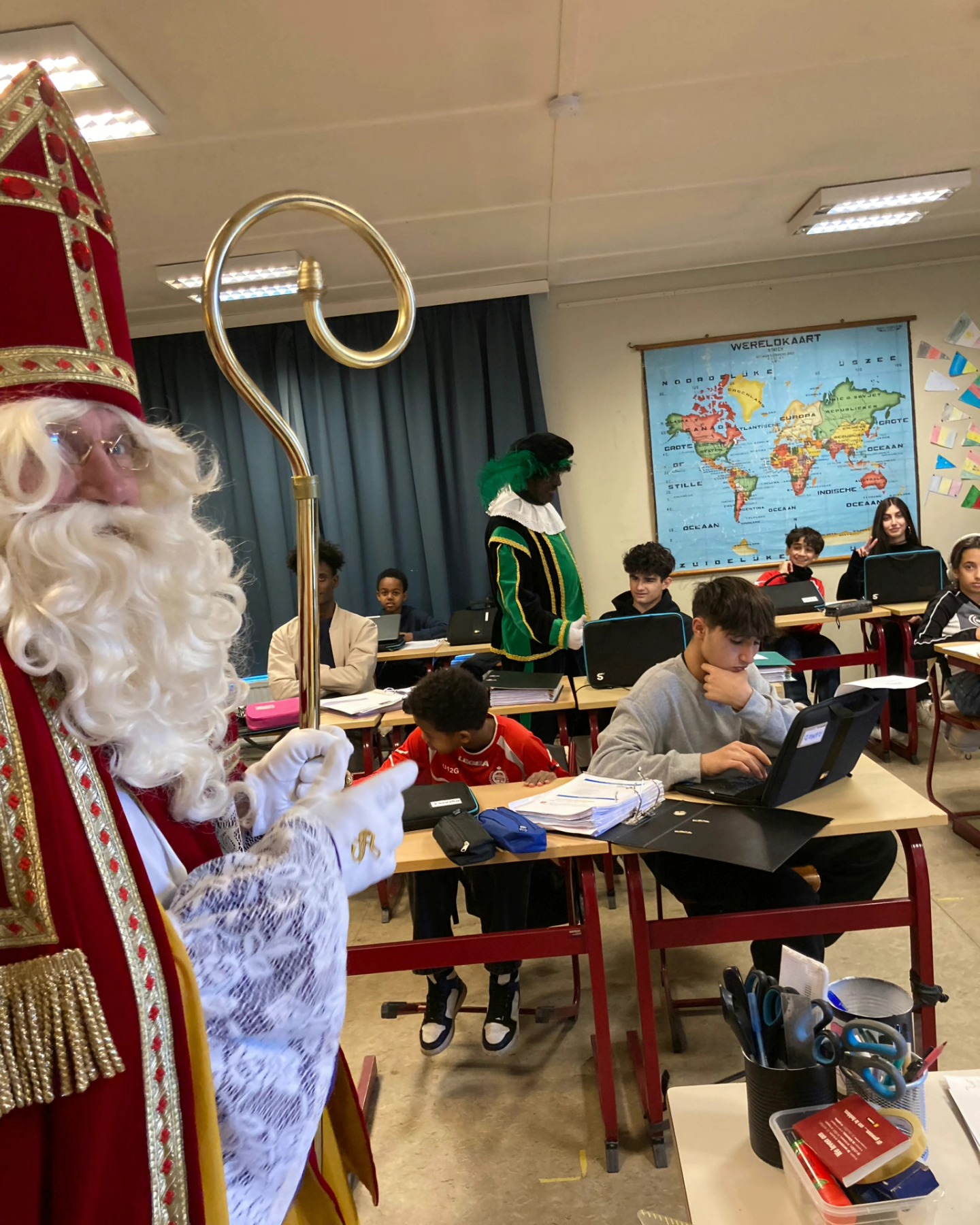 Oooh, kom maar eens kijken...
wat voor brave en sterke leerlingen wij hebben op onze school!
β€οΈπ€ππ
#okan #detaalboom #sinterklaas #sintopschool