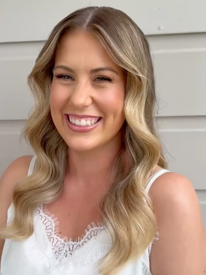 Soft curls for the most effortlessly beautiful bride! 💫
What an honour it is to be a small part of someone’s wedding day. I’m always pinching myself after a morning like this because I literally can’t believe I’m lucky enough to call this work!! 😌🤍