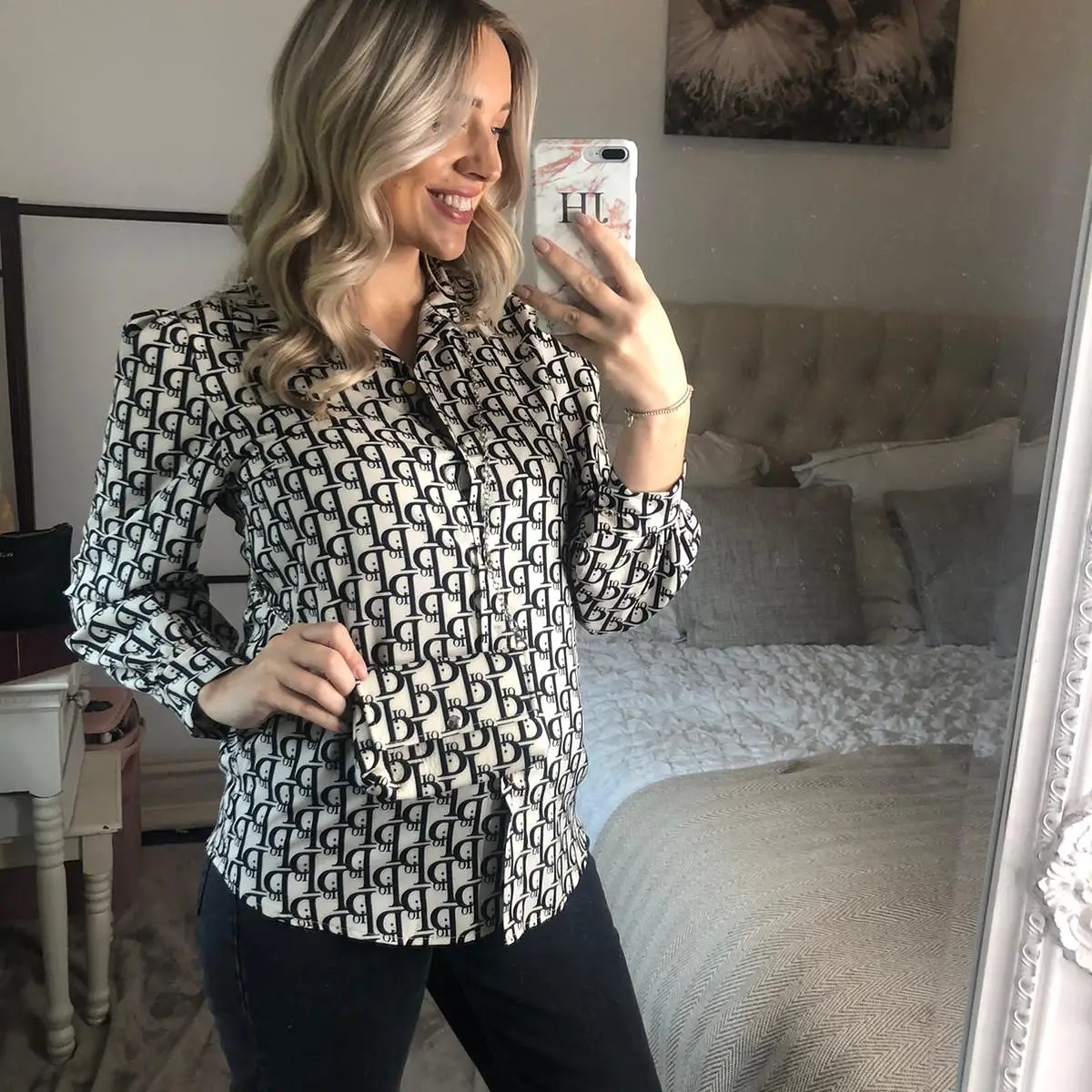 Gorgeous little blouse, Comes with a matching bag!
Online now. Only Β£20!
Tap to shop or visit www.billiesboutique.co.uk
BBxx
#shirts
#womansshirt #longsleeveshirt #blouse #womansblouse #satinblouse #bloggerstyle #bloggerfashion #ootd #outfitoftheday #outfitsideas #maternitystyle