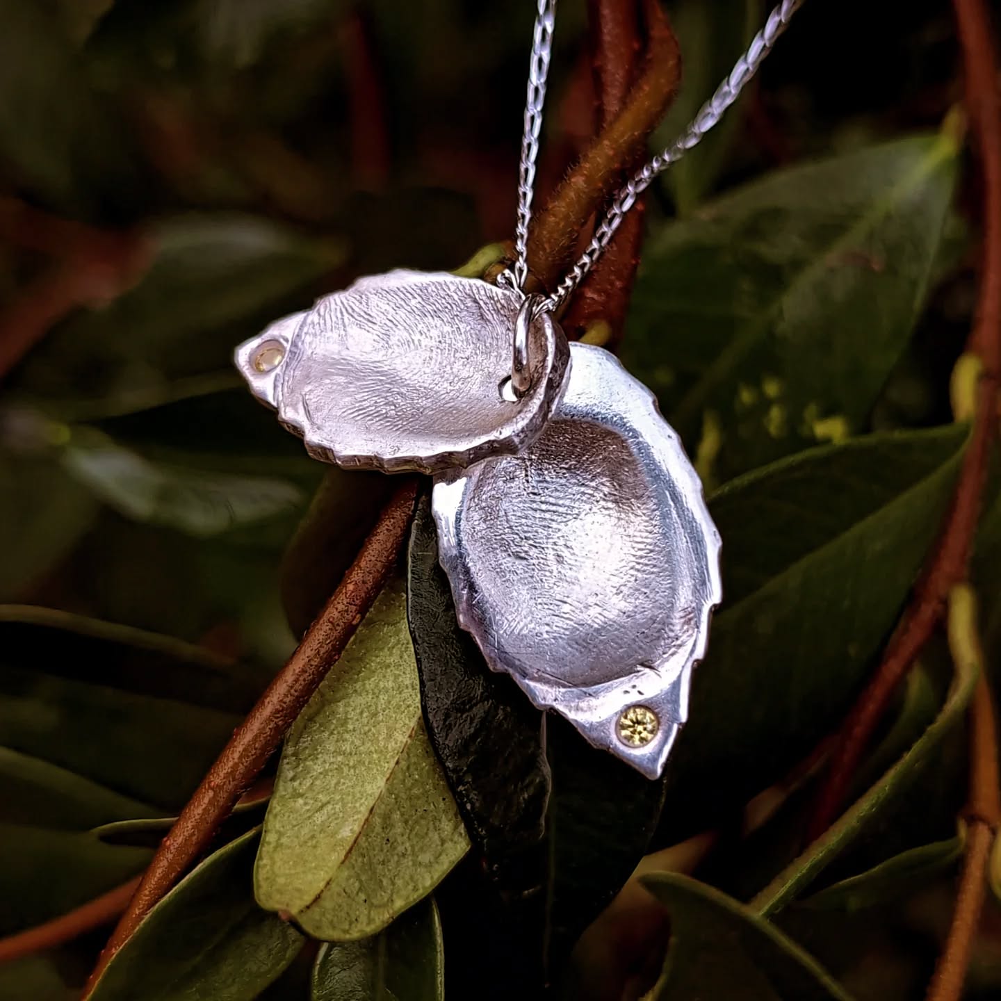 Hi everyone! 👋🏽 I've been a little quiet lately on the social media front… but that’s only because I’ve been super busy behind the scenes creating your beautiful orders. 🤍
I wanted to share this recent special piece, a fingerprint leaf necklace made with a father and son’s fingerprints. Two pendants sitting together, finished with a little olive green gemstone. Pieces like this are always so meaningful to create, capturing a moment and a connection that can be worn every day.
If you could have a fingerprint turned into jewellery, what design would you go with? 💭✨
#fingerprintjewellery #keepsake #love #finesilver #handmadejewellery