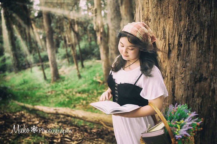 Unique High School Senior Portrait Session in Maui, Hawai’i
I can’t believe that my first child is going to graduate as c/o 2022😭
We have been planning about her senior portrait session for a while but never thought this moment would come.
I wanted to create a portrait to reflect her spirit.
She is a book bug, admires nature, chooses mountains over the ocean, instead read with the sound of rain not sunshine with salty hair.
She is shy but curious.
All beauty of teenage contradictions.
Ask me how I can help you to make your ideas into a photograph. 💕📸
#seniorpictures #portrait #themedphotoshoot #magicalgirl #grimoire #森ガール #卒業撮影 #卒業写真 #classof2022
#miekophoto