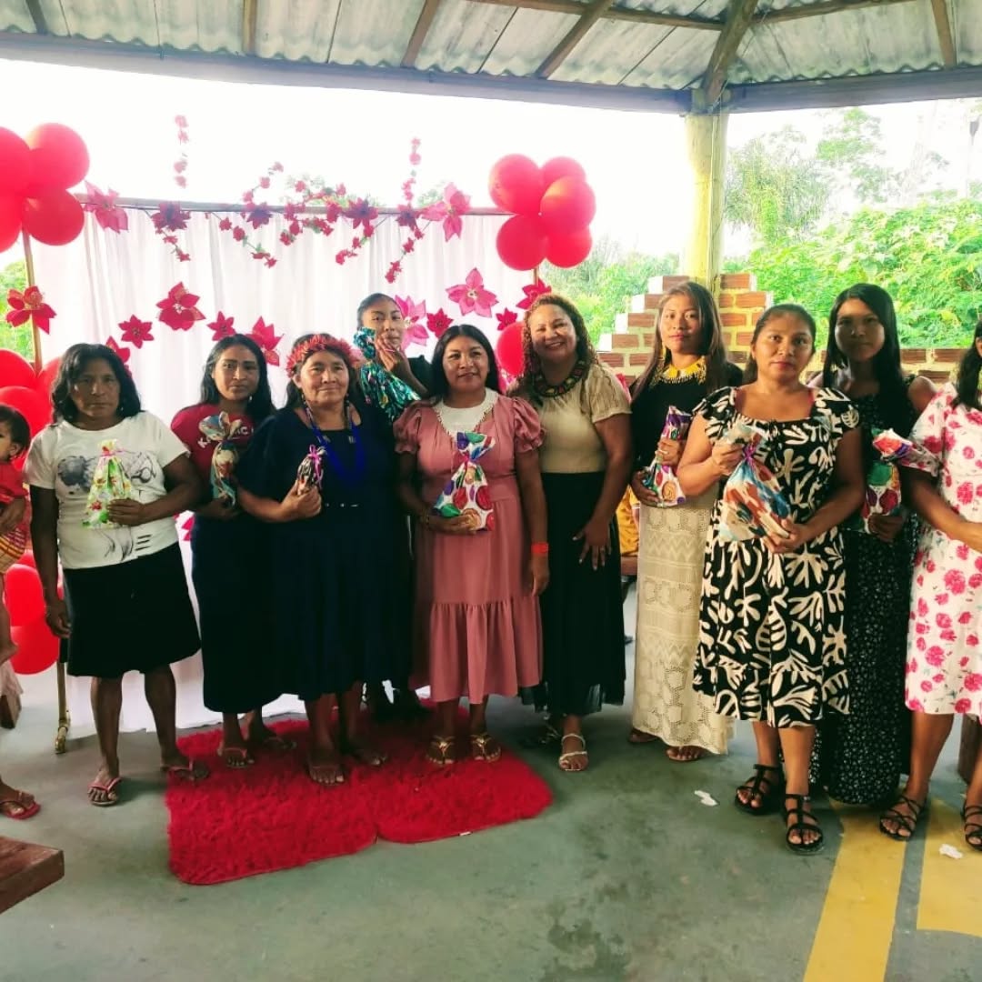 A paz do Senhor Jesus !
No último fim de semana, foram realizados cultos em ação de graças alusivos ao Dia das Mulheres nas aldeias Barreto 2 e Ikatu, na Reserva Indígena Araribóia.
Foram momentos especiais de louvor, adoração e comunhão.
Os trabalhos missionários seguem sob os cuidados do Pr. Virgílio e da Missionária Jacivânia, que têm se dedicado com amor à obra do Senhor entre os Indígenas.
Que continuemos em oração, para que Deus abençoe cada passo dessa missão e continue fazendo grandes coisas!
SEMADESL- MISSÕES NO PODER DO ESPÍRITO SANTO ❤️🔥🙌🏾🌍