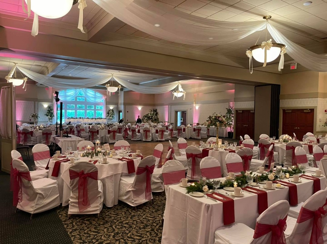 We are ready to party at Lake Shore Country Club with an amazing couple! Congratulations to Garrett & Ashley Brotherson!