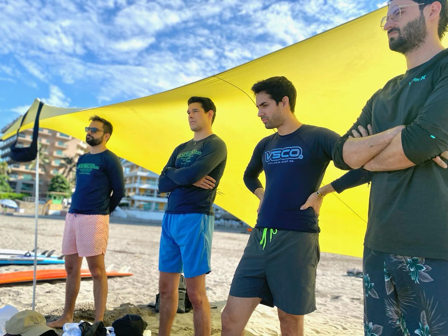 Atentos a la teoría☀️🏖️
•
•
•
•
•
#surflessons #surfvallarta #gosurf #visitpuertovallarta #rivieranayarit #banderasbay #instabeach #waves #instamexico #instatravel #nuevonayarit #nuevovallarta #family #jalisco #vacation #sea #views #surf #surfing #fun #puertovallartasurf #mainlandmexico