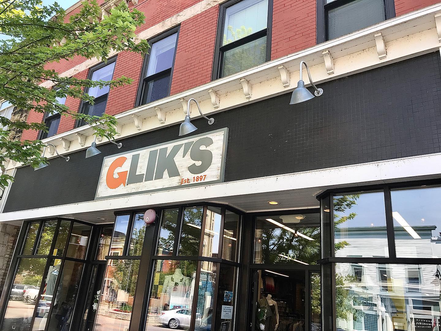 No more nasty cob webs or spiders killing the vibe here at @gliksgrandhaven
It's amazing how a soft wash can brighten everything up to make it look like a fresh paint job!
#supportlocalbusiness #smallbusiness #softwashing #roofcleaning #pressurewashing #windowcleaning #gliksgrandhaven #gliks