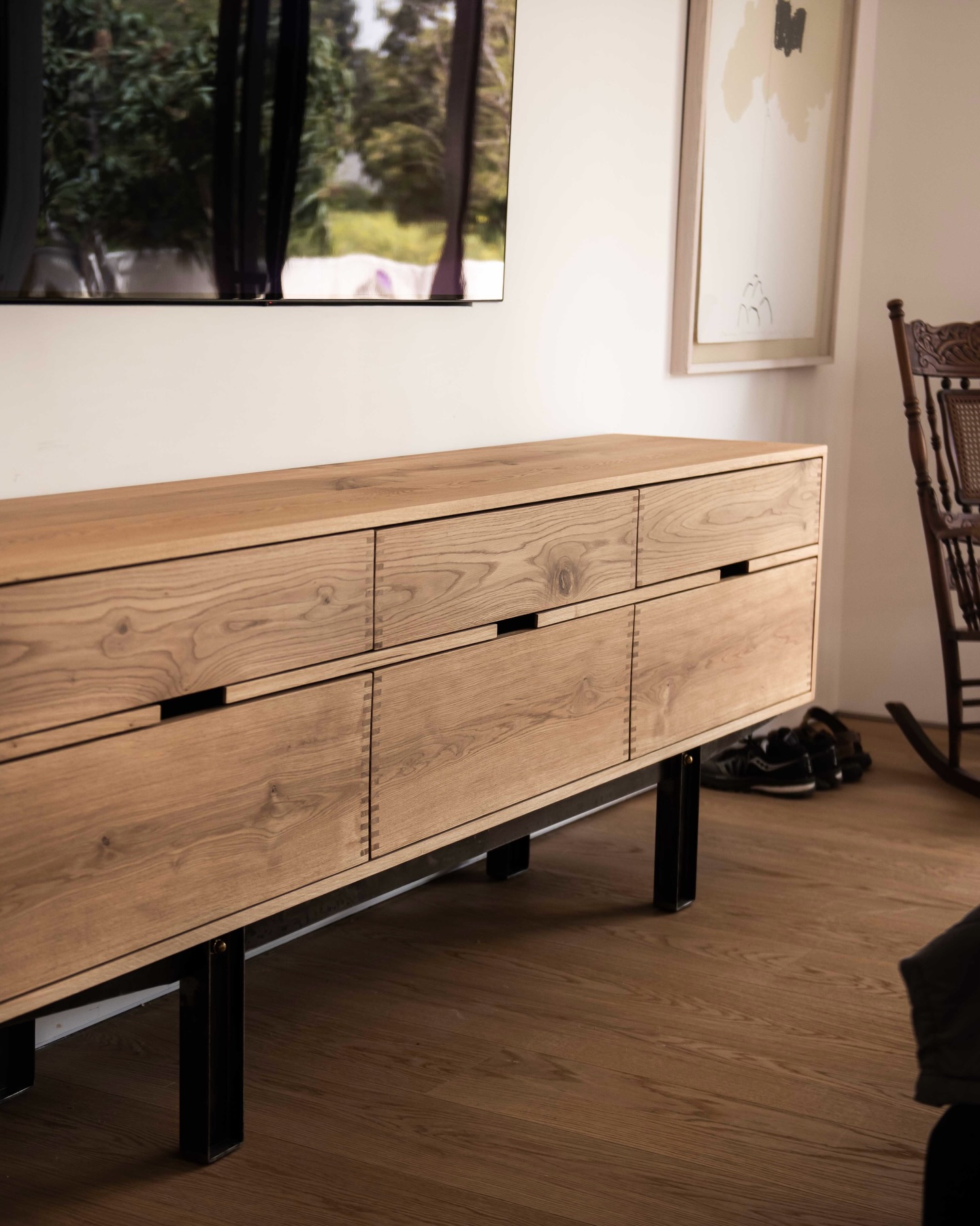 בבית שעבדנו עליו עם אדריכלית שאנחנו אוהבים במיוחד
קרה משהו שאנחנו אוהבים במיוחד.
יצאנו לפרויקט בהתאמה אישית
ונכנסנו לדמיון של האדריכלית
@sara.halkin.architect
יצאו מזה פיסים שאנחנו ממש אוהבים.
זה אחד מהם.
(המשך יבוא? 🤔)
מה אתם אומרים עליו? שניתן לו שם?