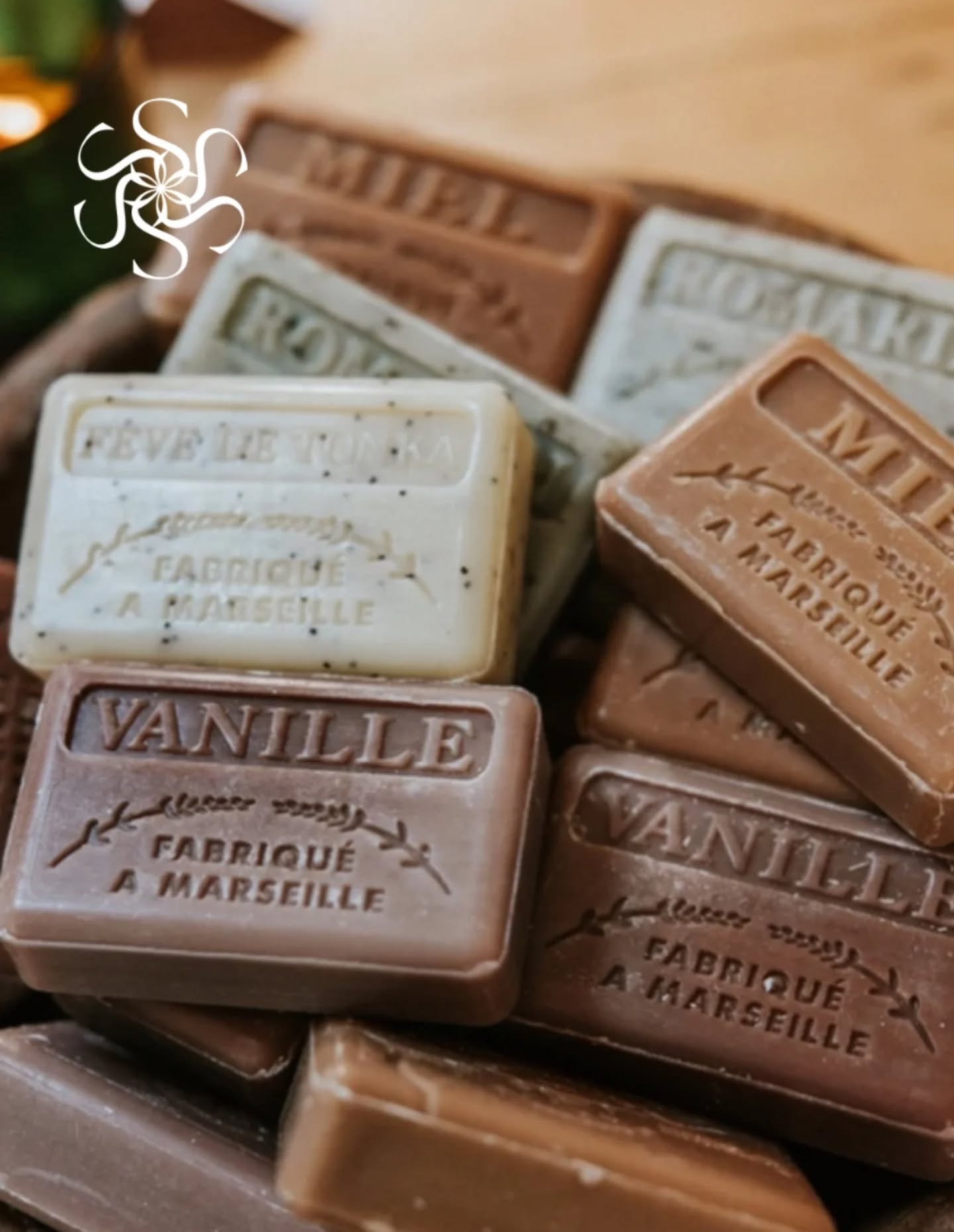 Our French soaps are always popular and yesterday we had THE BIGGEST delivery!
We've 8 scents to choose from so you're certain to find one you love 🤎
With hand painted soap dishes in stock too they make the perfect little gift.
#frenchsoaps #frenchsoap #provencesoap