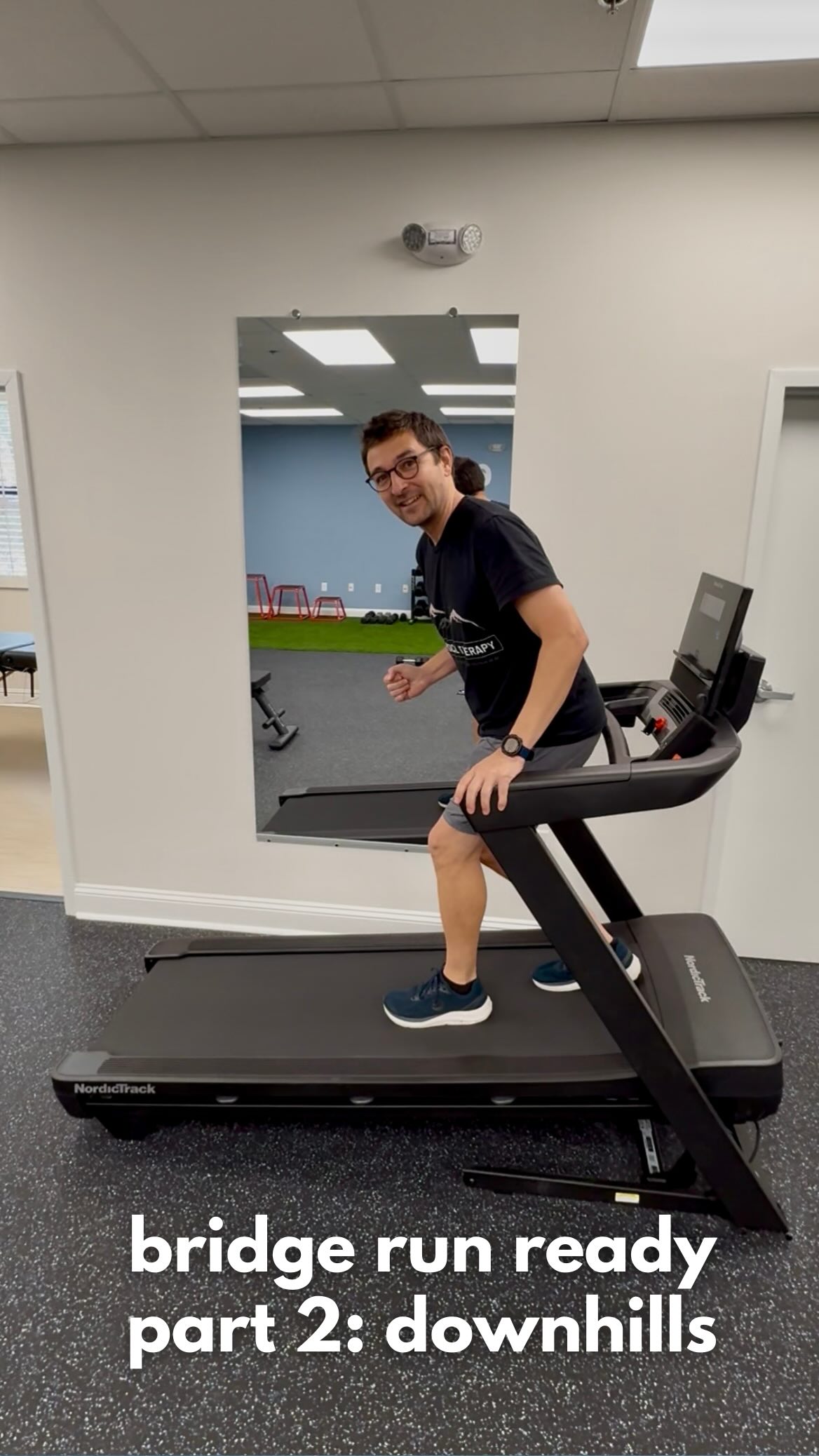 Prepping for the Cooper River Bridge Run this March? 🏃
Make sure your quads are ready!
Running downhill puts added pressure on your knees as you work to control your speed. Each step involves higher impact forces due to gravity and a greater vertical drop, forcing your muscles to absorb more stress.
Try adding this exercise to your routine.