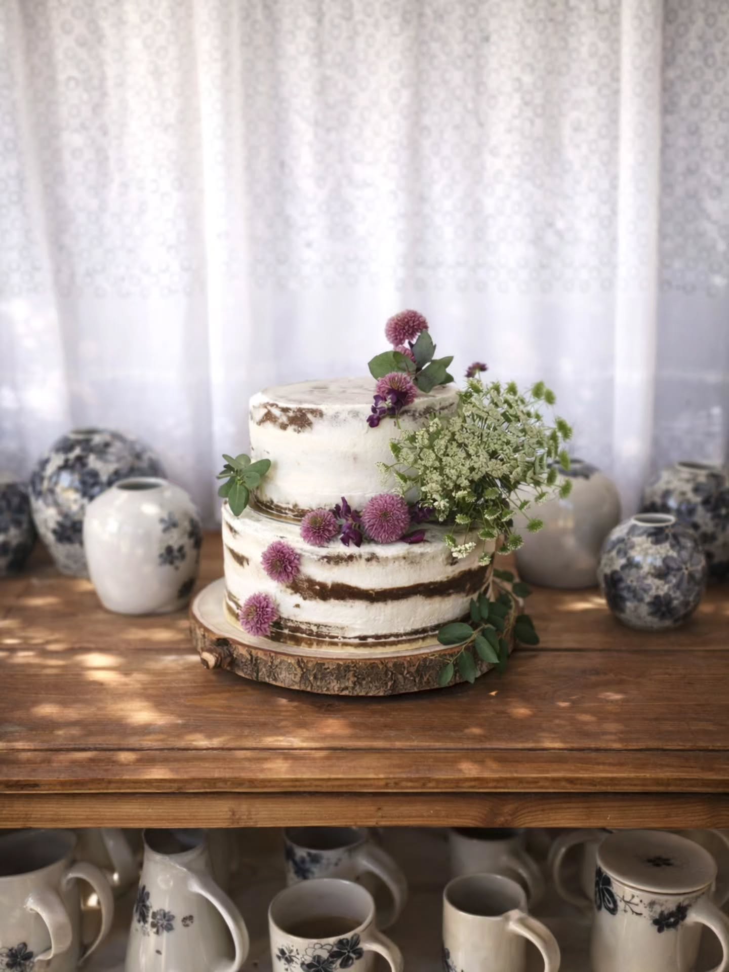 🍰 Une nouvelle douceur arrive chez @loiseaunocturne 🌿
Les naked cakes font officiellement partie de la carte !
Pour un mariage, un anniversaire ou une fête à célébrer 💘
Des gâteaux tout en hauteur et en gourmandise,
avec cette touche naturelle que j’aime tant 🤍
Merci à @rosebonbon.fleuriste pour les fleurs 🌺 et à la Poterie d’Adelaïde pour m’avoir laisser son atelier pour magnifier mes toutes nouvelles créations 🤩
↪️ Plus d’infos sur mon site internet : rubrique NAKED CAKES.
#nakedcakes #nudecake #layercake #foudepatisserie #foodtrucklife