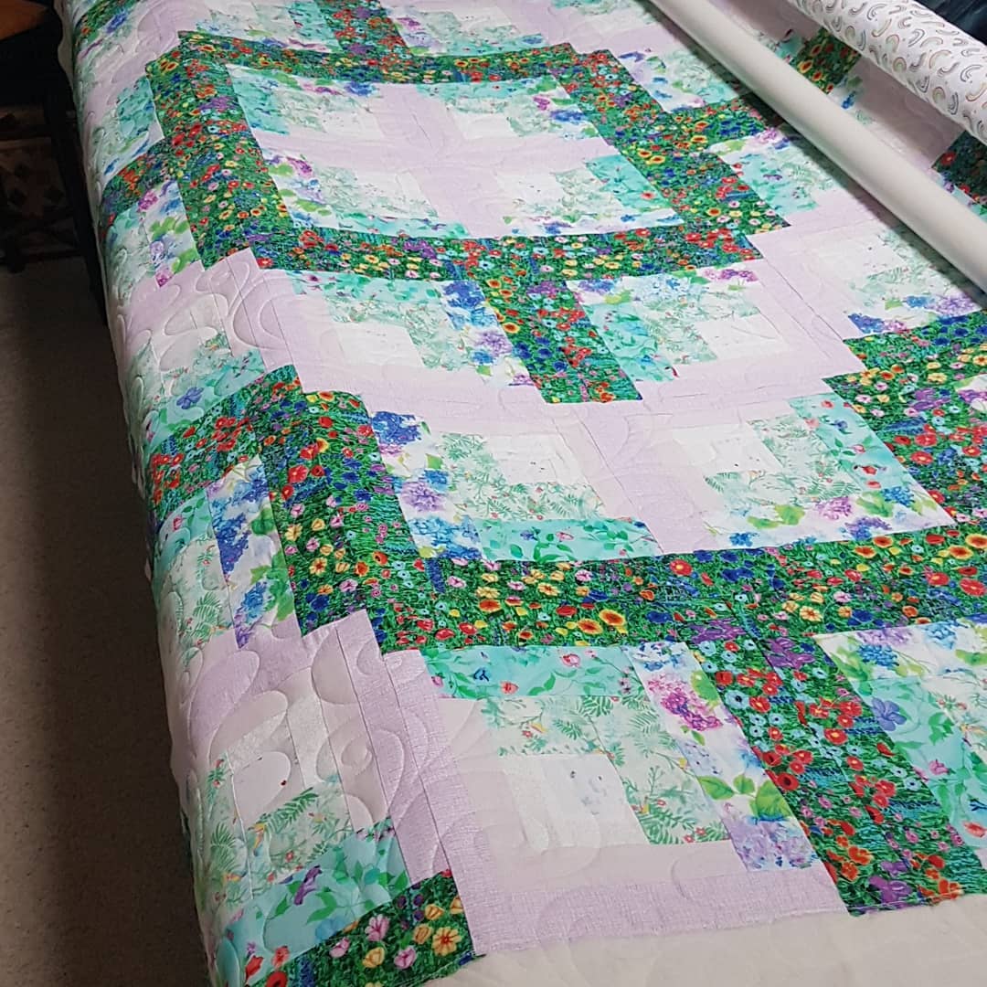 This floral log cabin is Joanna's second quilt. It's for her young daughter and it's beautiful! It's been quilted with with white thread and one of my favorite edge to edge pantographs called Deja Vu.
#quiltingismypassion #quilts #mistymountainstudio #longarmquilter #quiltersinvictoriabc #quiltersofinstagram #canadianquilter #apqsmillie30 #quiltpath #logcabinquilt #urban.elementz #thebatikplace #onlinefabricstore #mistymountainvictoriadotcom