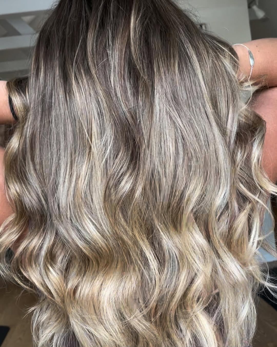WET vs DRY
We’ve all experienced these emotions at least once…
🙋🏼♀️Ever ask your stylist when your color is being shampooed out “how does it look?”
🙋🏼♀️ Ever catch your color processing in the mirror and want to run and grab your stylist to check it because it looks jet black or maybe orange
🙋🏼♀️Ever land in the chair after color is washed out and die a little inside thinking ohhhh no it’s too dark
Light and water play a big role in how color appears to our eye. When the hair is wet/processing it generally appears so much darker than the end result.
Sit back, relax and watch your perfect hair come to life during your blowdry.
Raise your hand if you’ve quietly freaked out inside looking at wet color. It’s ok, we’ve all been there.
Now, go schedule your hair appointment and we’ll get prepping for you 🥰