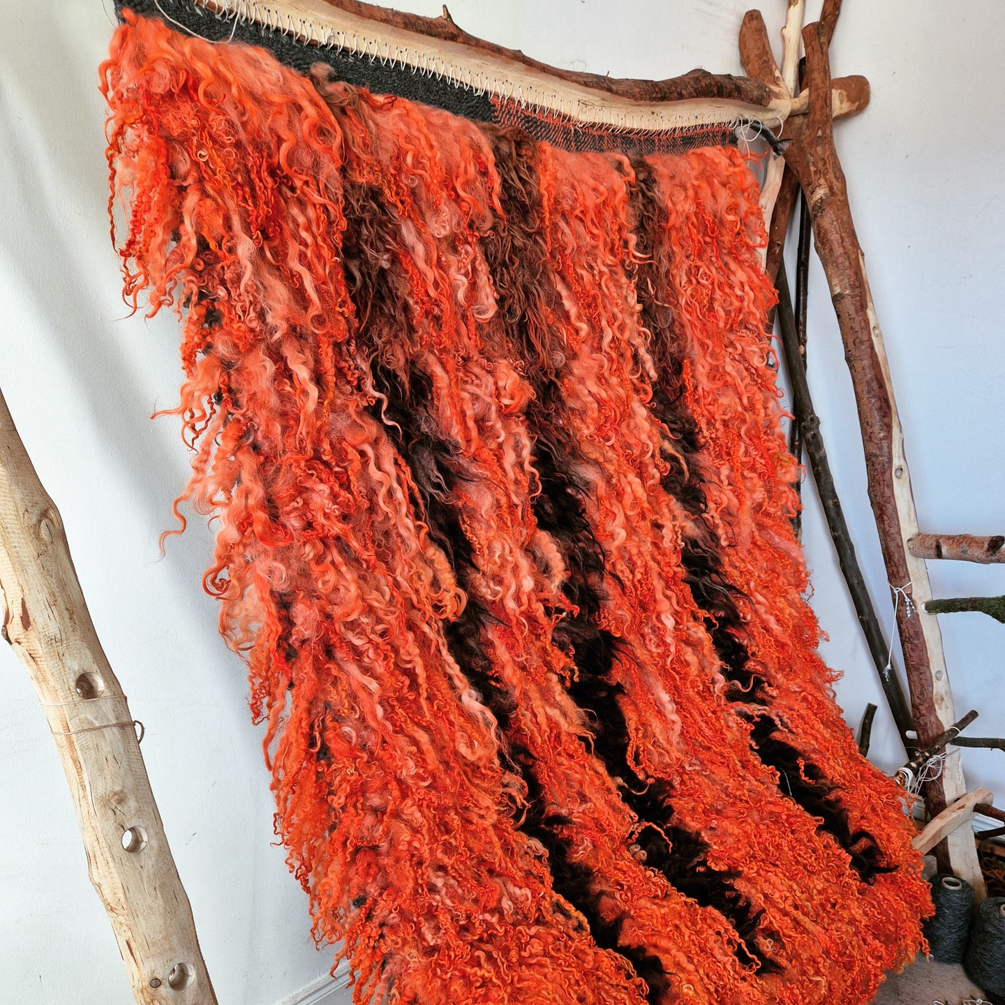 My red Irish mantle is finally finished! My research, planning, dyeing and weaving for this vision in shades of madder have taken many months, and been a real labour of love. Along the way I've learned how to weave in 2/1, and discovered some amazing facts about the importance of shaggy cloaks in Medieval Irish history. I can't wait to show off this bold historic replica in my upcoming #vararfeldrexhibition.
#weaver #handwoven #irishmantle #medievalweaving #vararfeldr #reenactment #heritagecraft