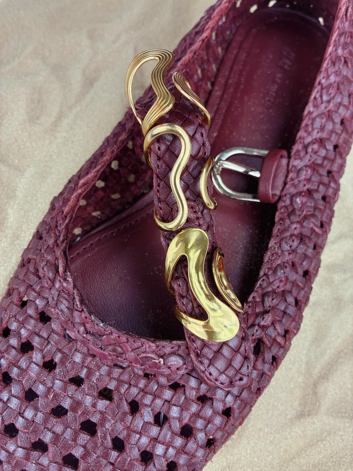 Beach days, sandy toes, and waterproof jewelry you never have to take off 🌊
.
.
.
.
#seesea #waterproofjewelry #beachjewelry #tarnishfreejewelry #lovefromthesea