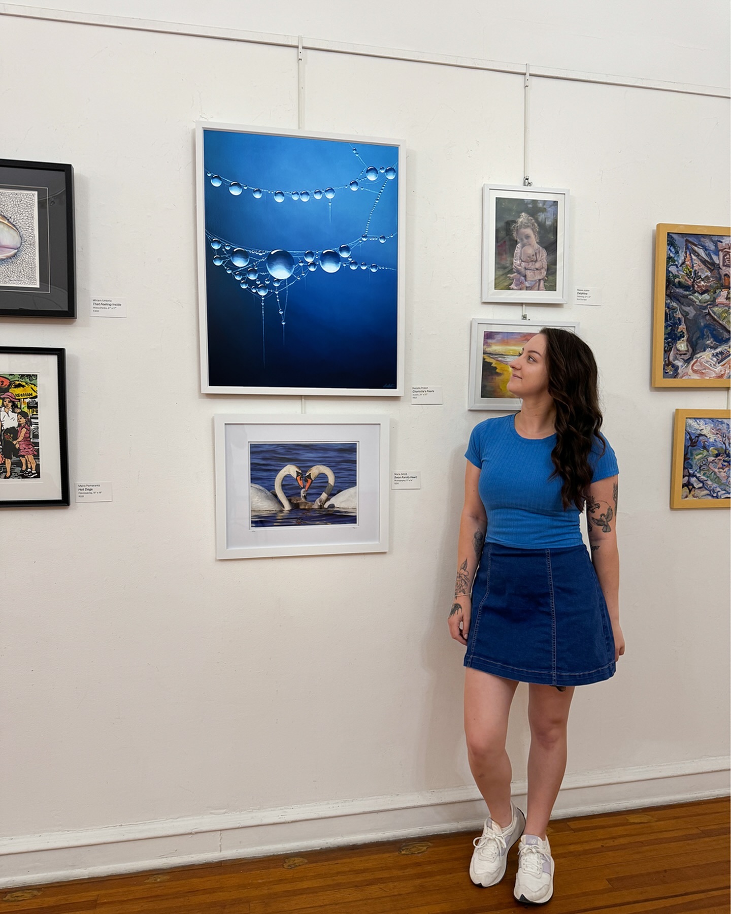 Showing one of my all time favorites, ‘Charlotte’s Pearls’ at @artcenter_nnj for their Summer Spectrum show 🌞 💙
Also wanted to share two of my favorite pieces in this show that were beyond stunning in person:
‘Fiery Hosta’ by Snejana Videlova @snejanaart
&
‘Pears in a Box’ by Irene Cohen @ico_fineart
—
Print sale is on the way! (I promise ☺️) thanks for the support as always