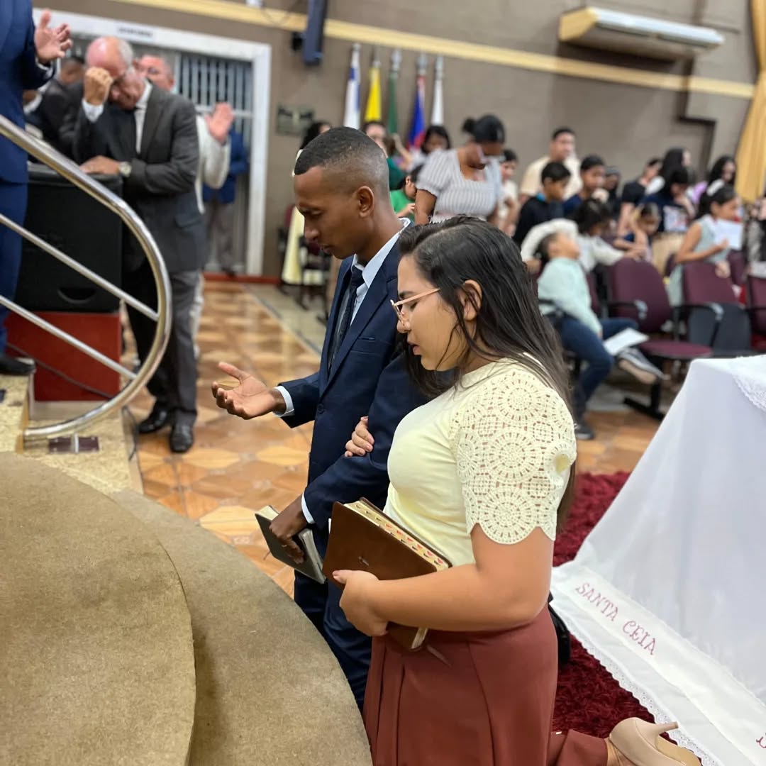 A paz do Senhor Jesus !
Na última segunda-feira, 09 de março, durante o nosso Culto Administrativo, tivemos a alegria de apresentar mais um casal que será enviado ao campo missionário pela IADESL.
O irmão Wadson Cantanhede e sua esposa, a irmã Brena Frutado, atenderam ao chamado do Senhor e estarão atuando como missionários na zona rural do município de Peritoró – MA, onde servirão com dedicação e amor à obra de Deus.
Oremos por esse jovem casal, para que o Senhor os fortaleça, sustente e frutifique cada passo dessa jornada missionária.
SEMADESL 🌍
Missões no poder do Espírito Santo🔥